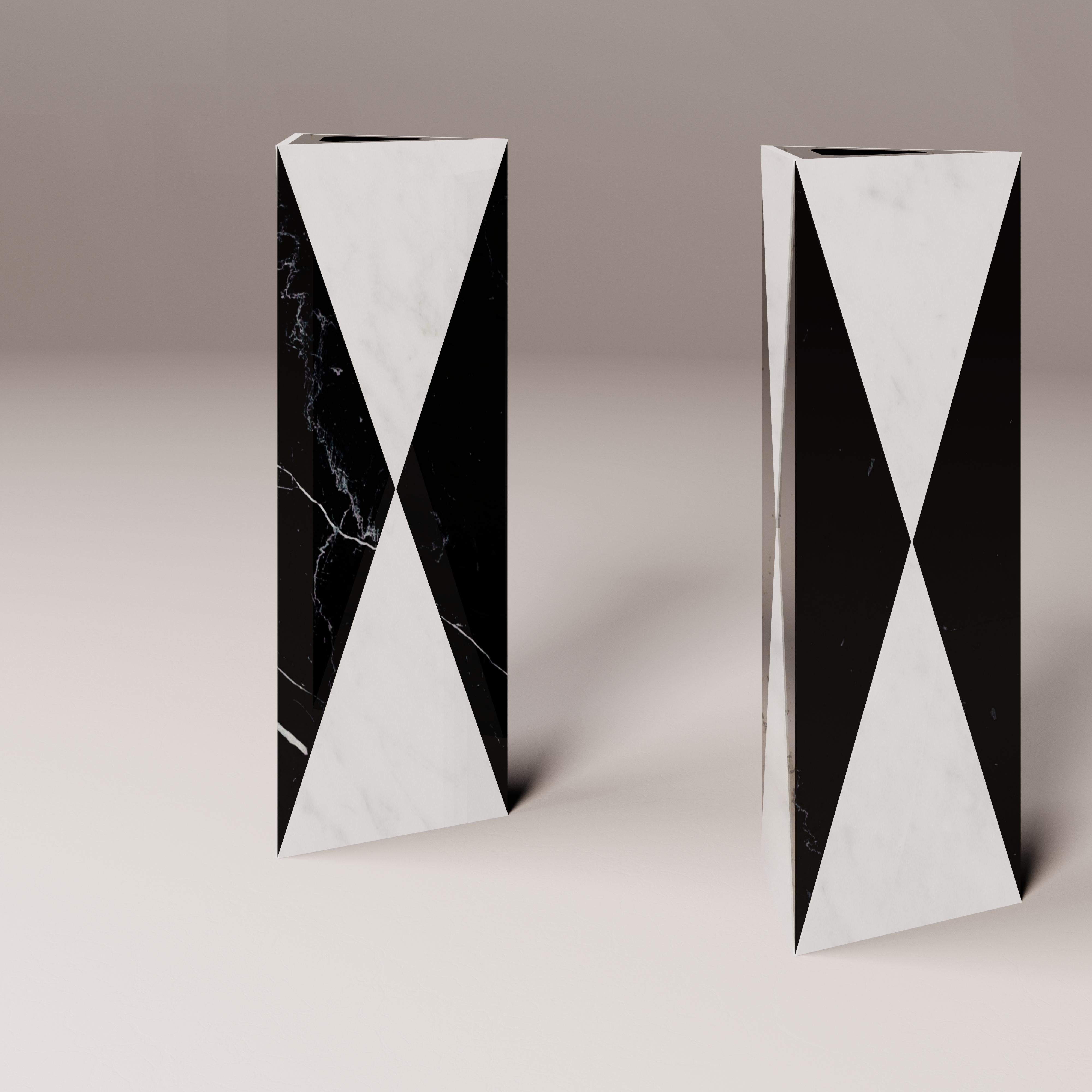 Triangular Vase in White Carrara Marble and Black Marquina by Carcino Design For Sale 1