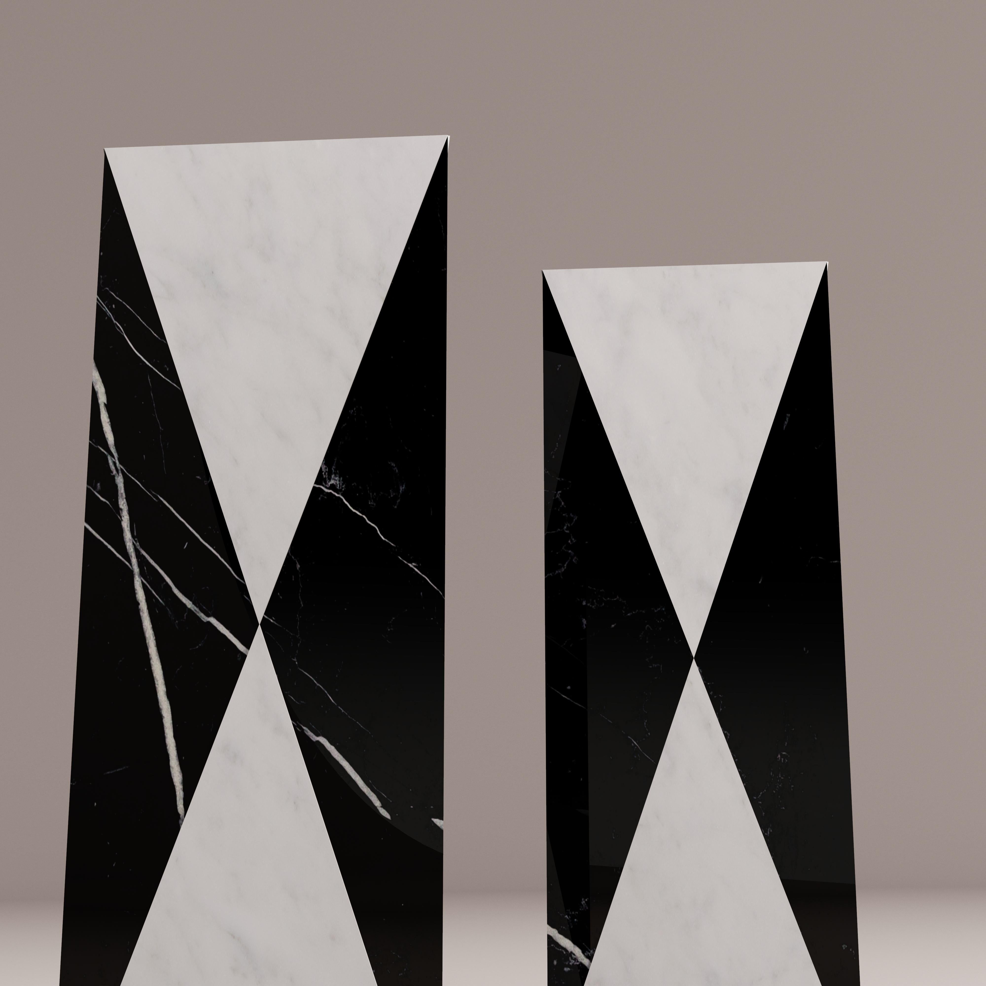 Triangular Vase in White Carrara Marble and Black Marquina by Carcino Design For Sale 2