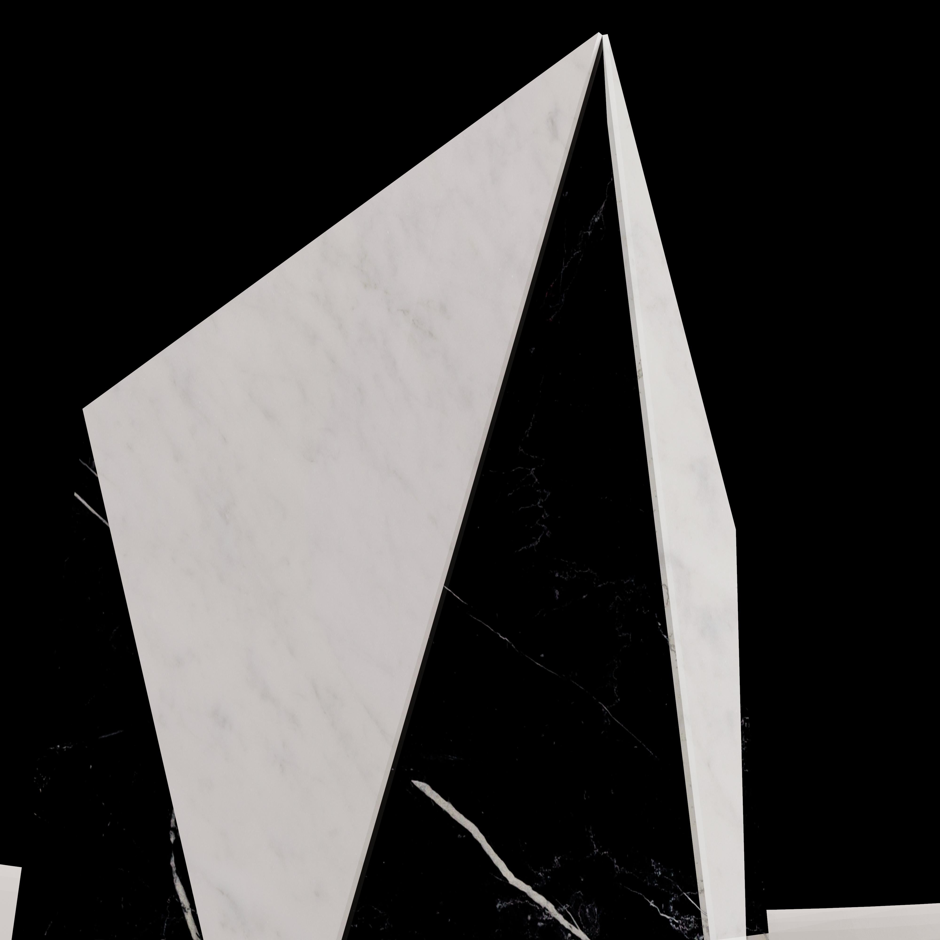 Triangular Vase in White Carrara Marble and Black Marquina by Carcino Design For Sale 3