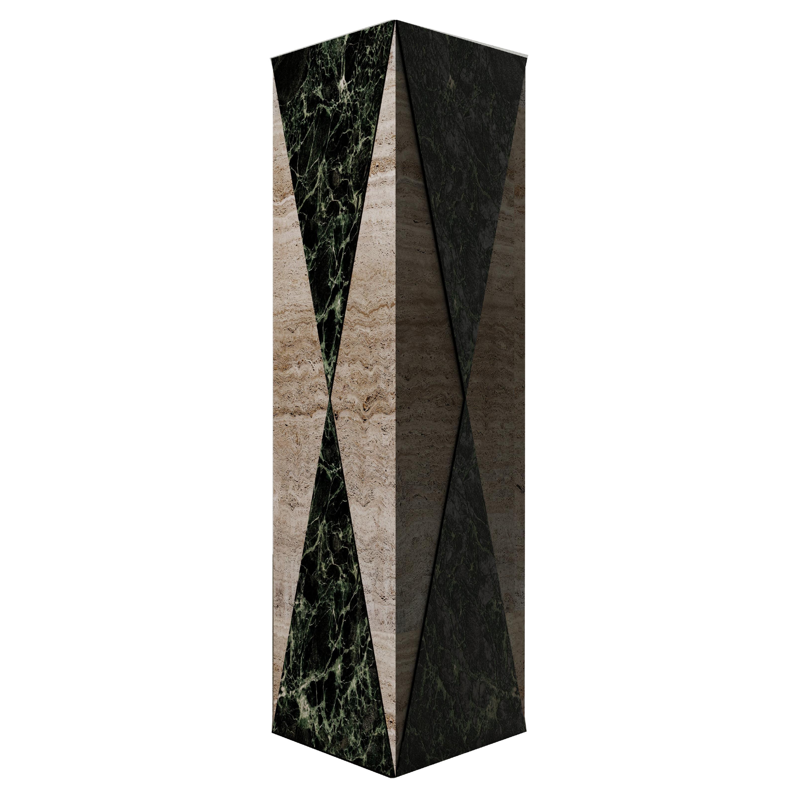 Vase triangulaire en travertin et marbre vert alpin