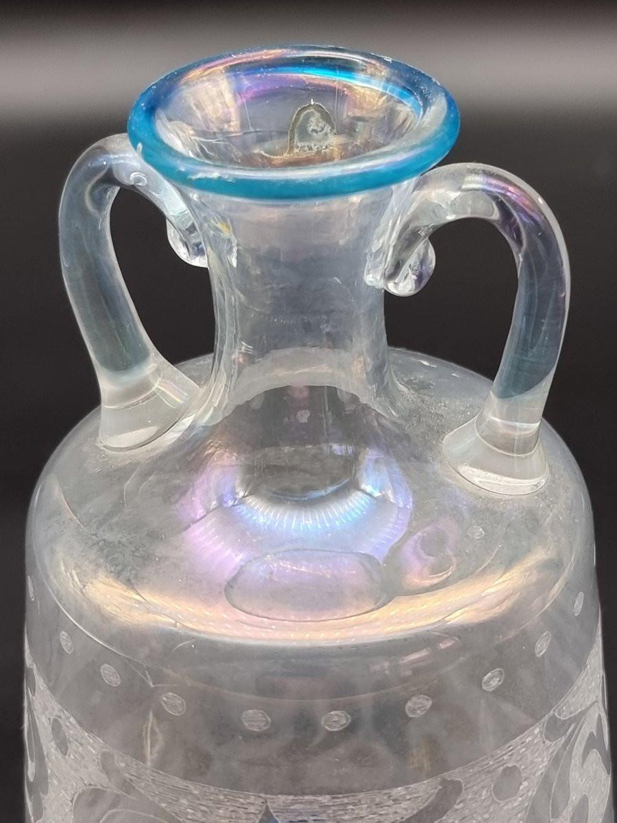 Vaso veneziano in vetro soffiato inciso e iridescente Murano, fine XIX– inizi XX In condizioni buone in vendita a Vicenza, IT