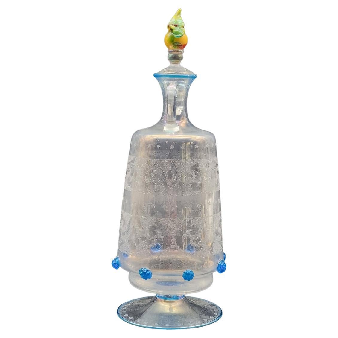 Vaso veneziano in vetro soffiato inciso e iridescente Murano, fine XIX– inizi XX in vendita
