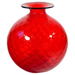 VENINI Monofiore rote Vase, Balloton geblasenes Glas. Murano, 2015