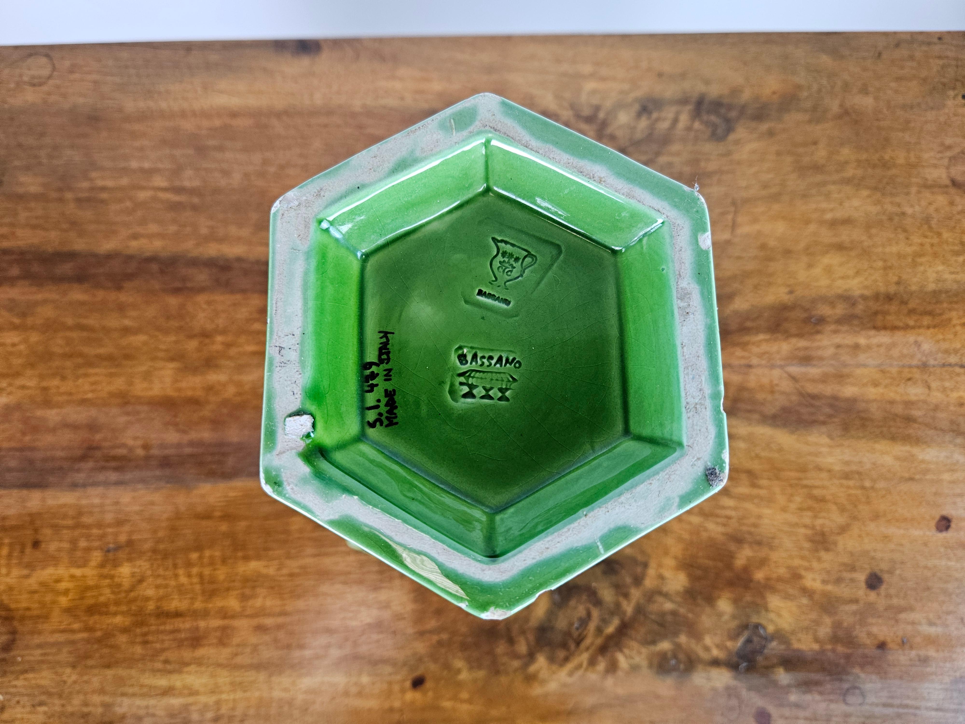 Vase vert italien en céramique de Bassano en vente 10