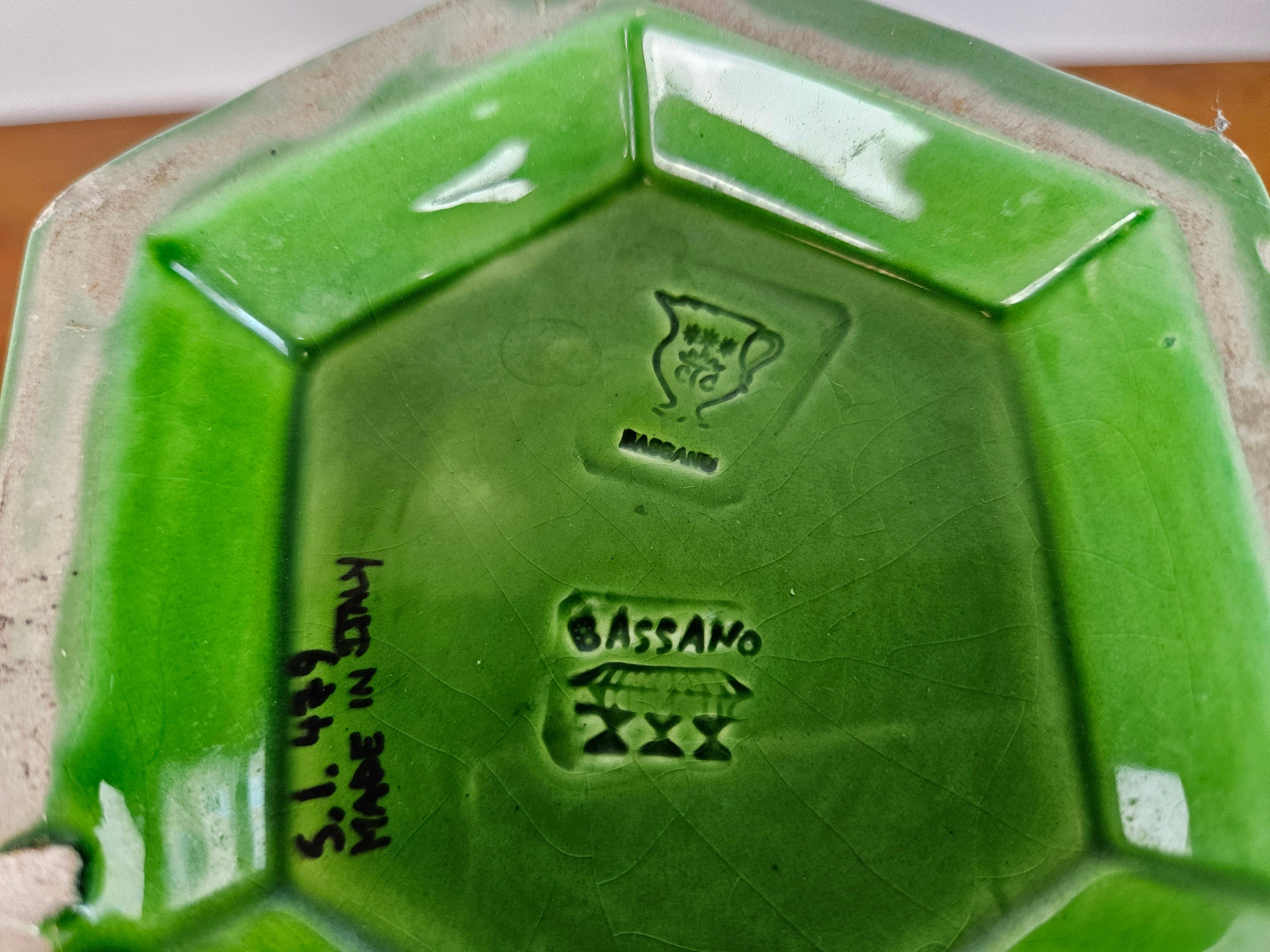 Vase vert italien en céramique de Bassano en vente 11