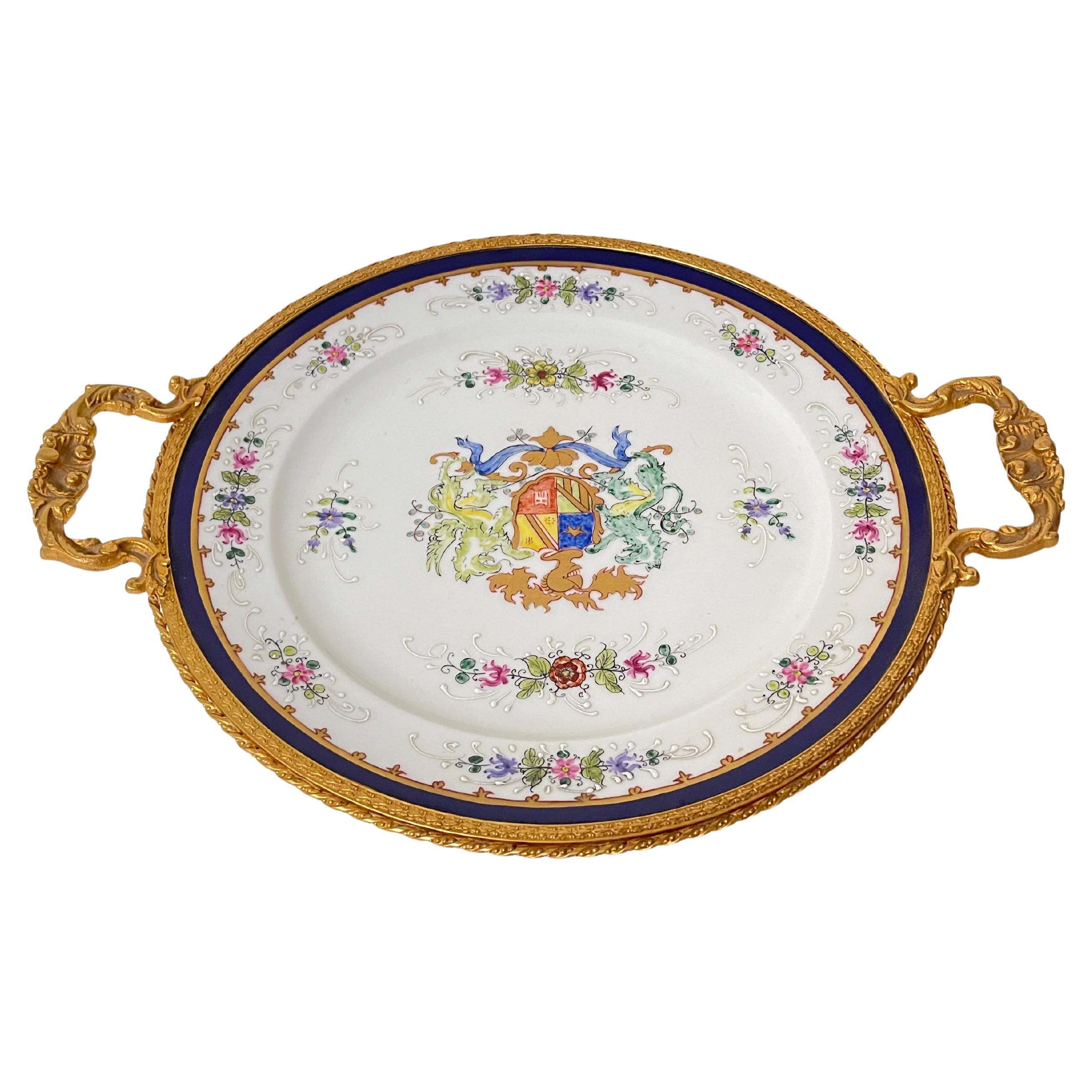 Vassoio artistico in porcellana dipinto a mano con montatura in bronzo, XX secol in vendita