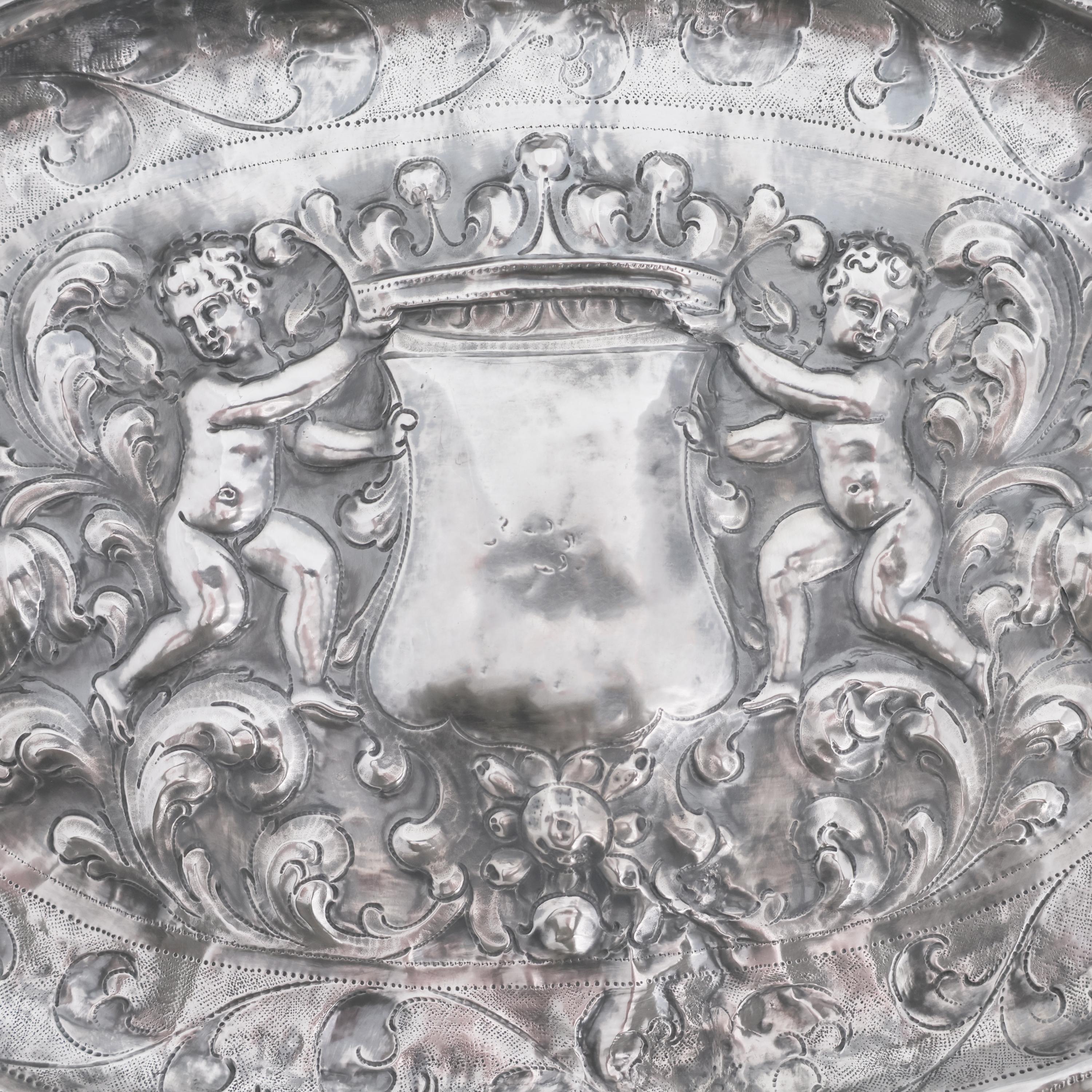 Parade-Tablett in Silber. Silberschmied Anzolo Castelli?, Venedig, 18. Jahrhundert (Italian) im Angebot