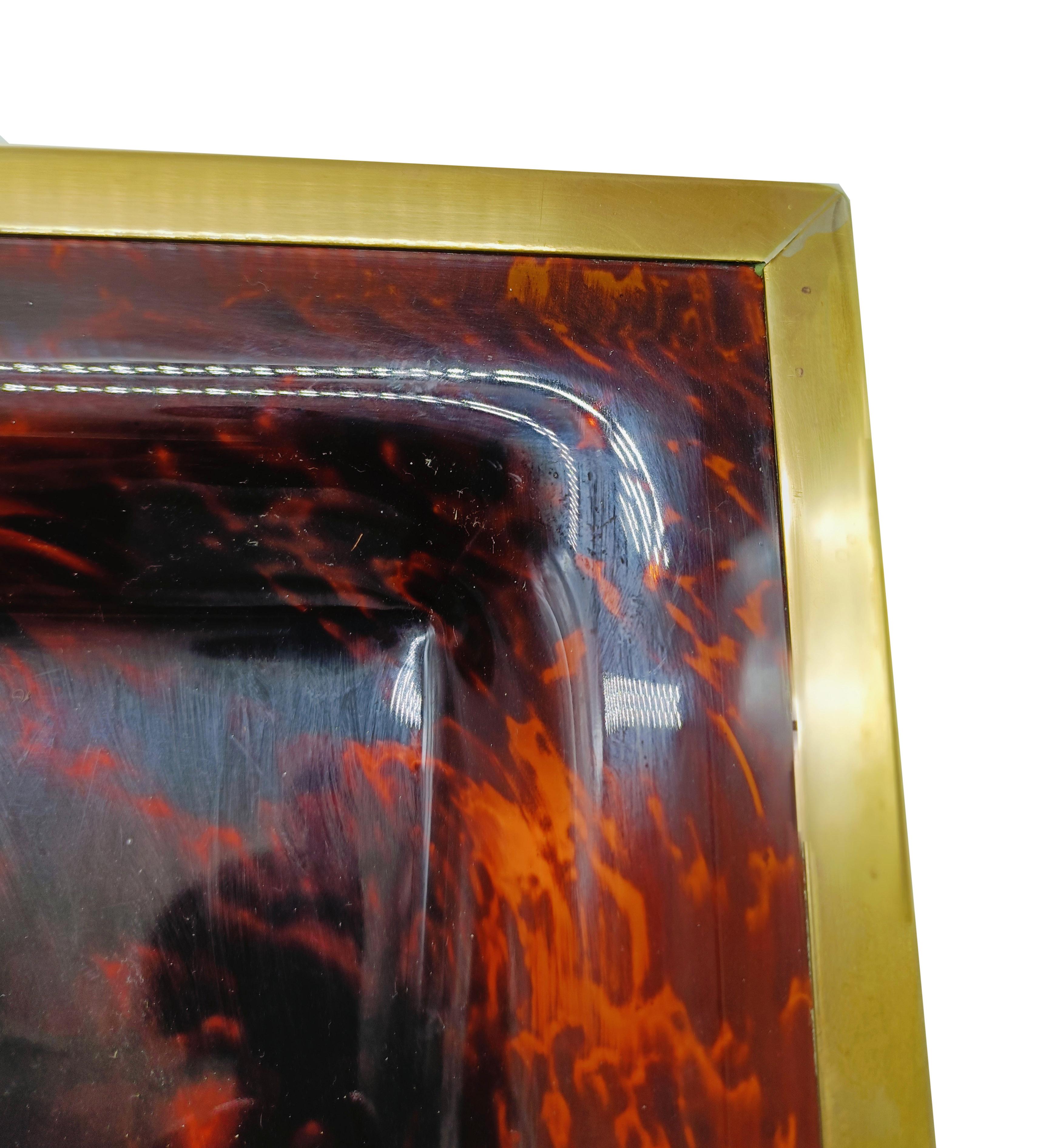 Vassoio in Acrilico Tartarugato e Ottone, Italia 1970s In Good Condition For Sale In Naples, IT