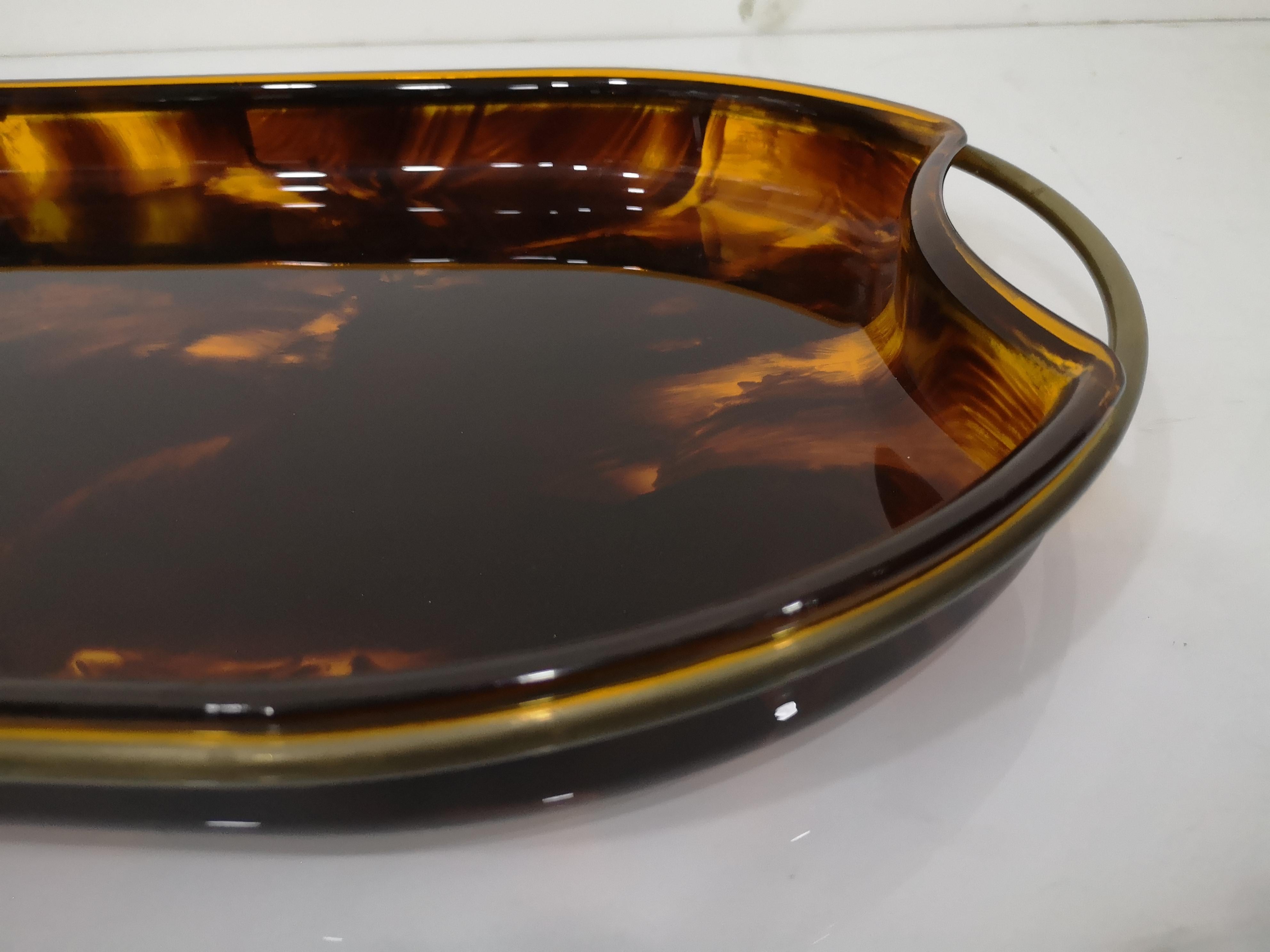 Italian oval brass and tortoise effect acrylic glass tray 1970s  For Sale 3