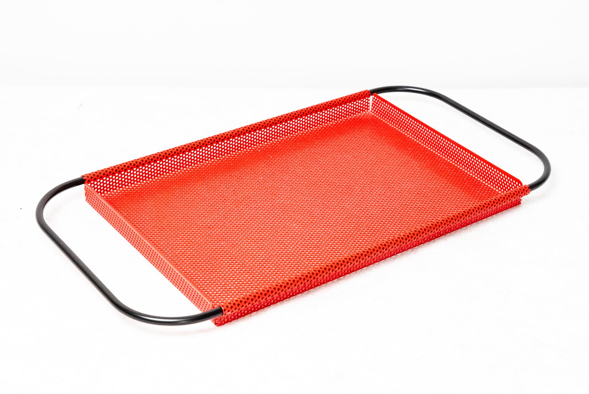 Bandeja perforada roja, años 60 en Bueno estado para la venta en Bastia Umbra, IT