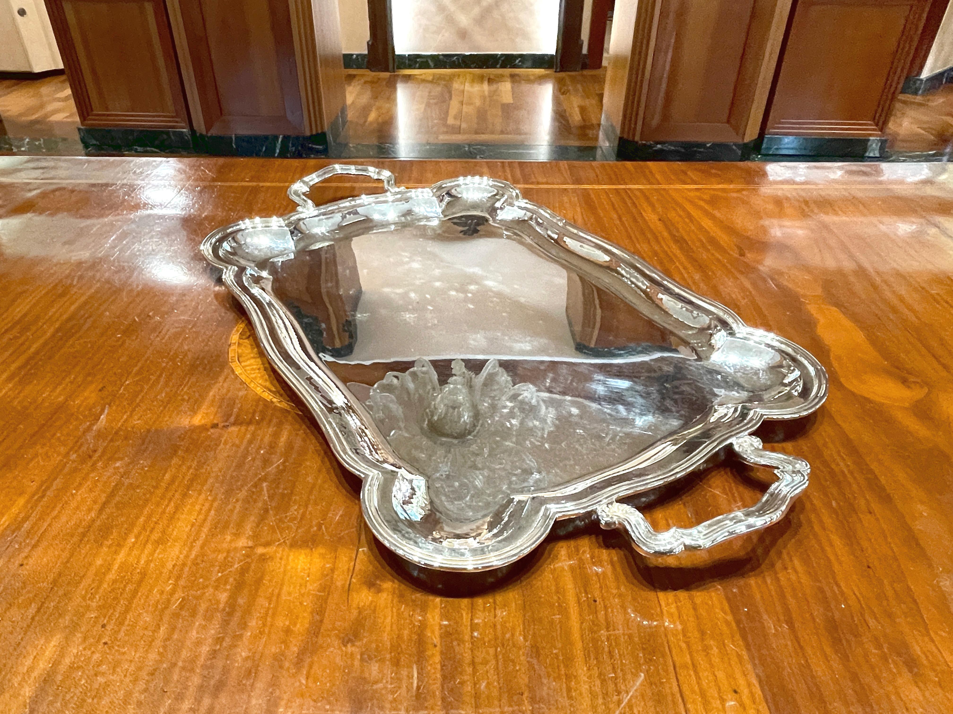 Moderno Vassoio rettangolare con manici in argento 800 in vendita