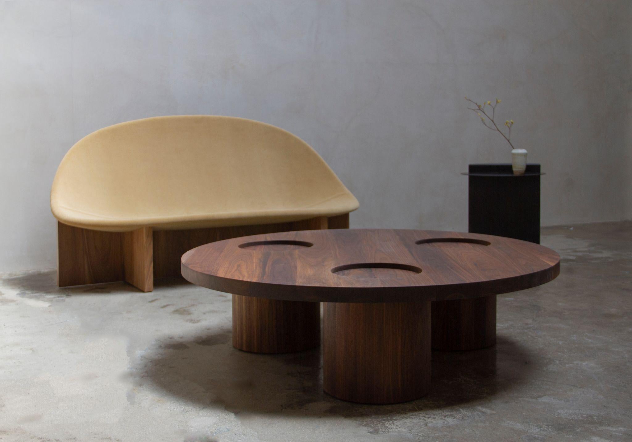 Contemporary Vassoio Table by Estudio Persona For Sale