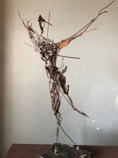« Flight », sculpture figurative symboliste, fer, 2025