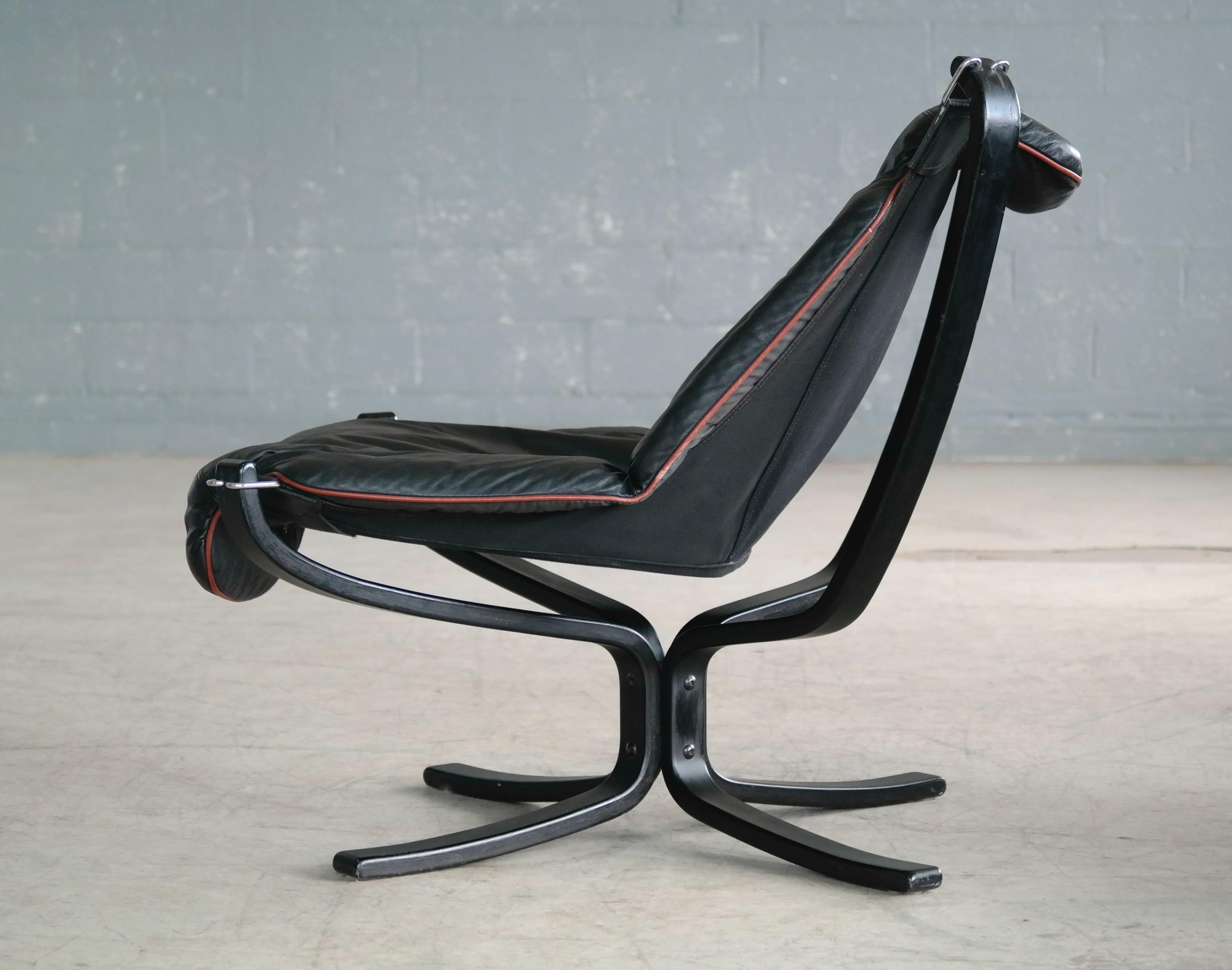 Vatne Falcon Lounge Chair with Ottoman in Black Leather and Red Piping 4