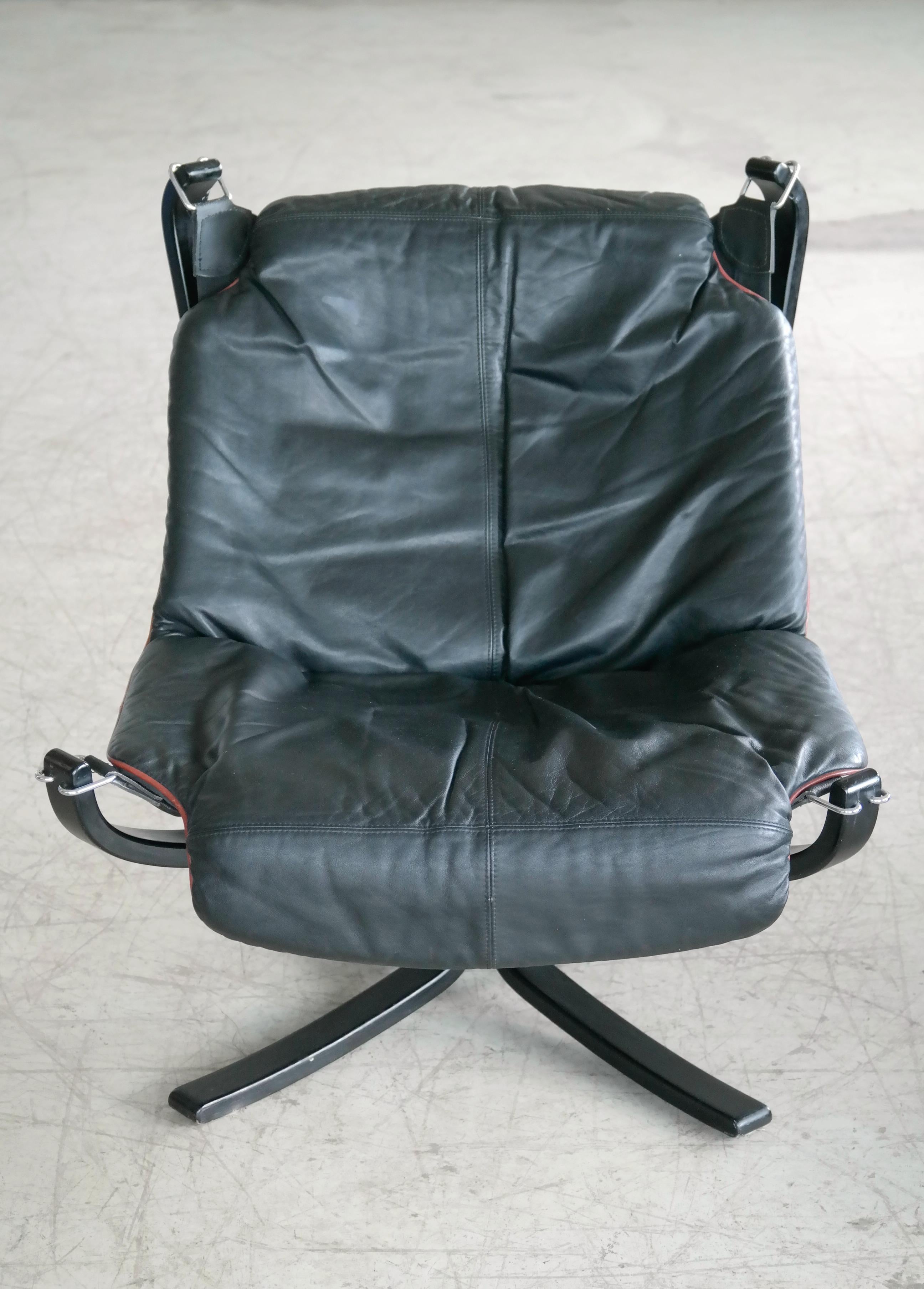Late 20th Century Vatne Falcon Lounge Chair with Ottoman in Black Leather and Red Piping