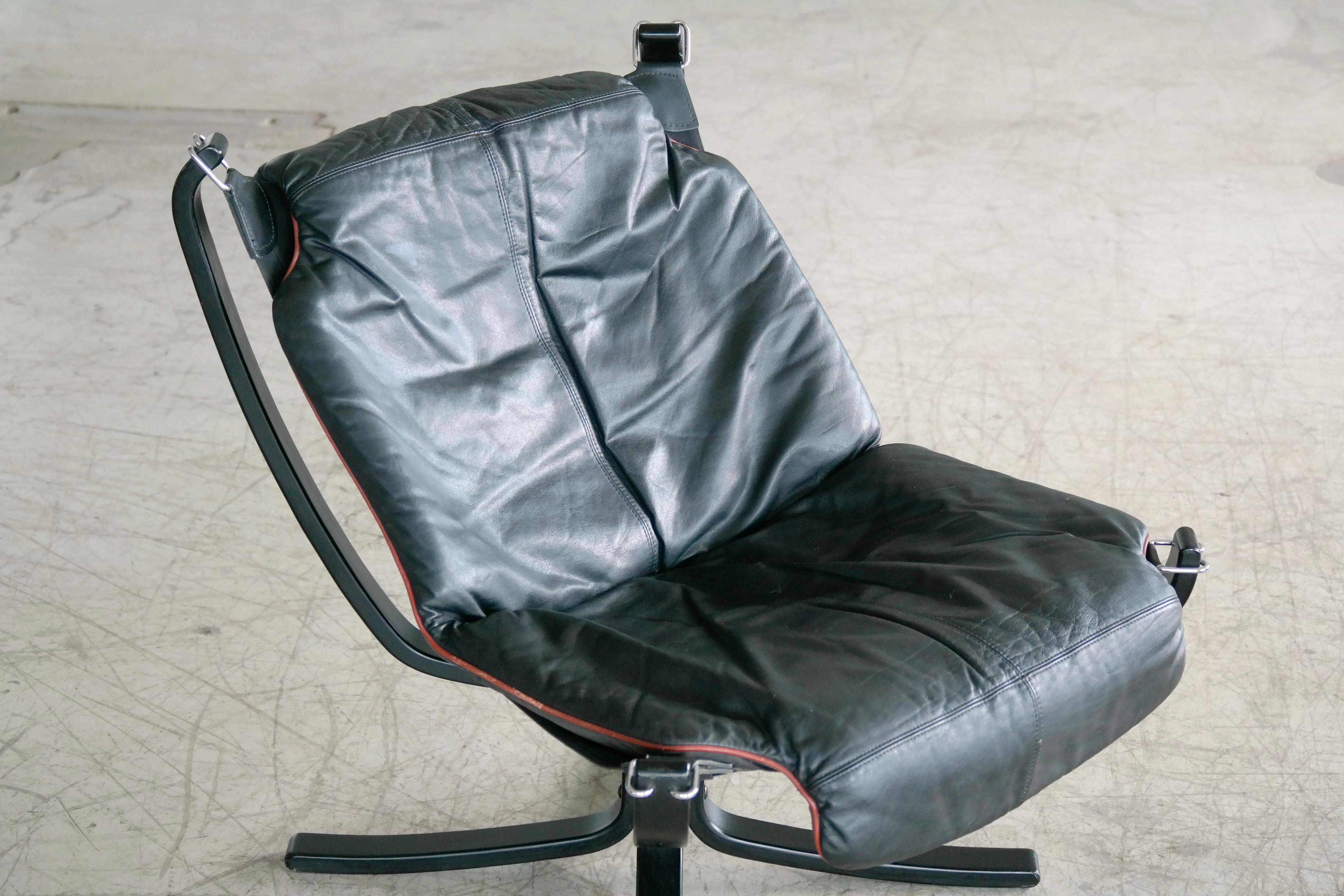 Vatne Falcon Lounge Chair with Ottoman in Black Leather and Red Piping 3