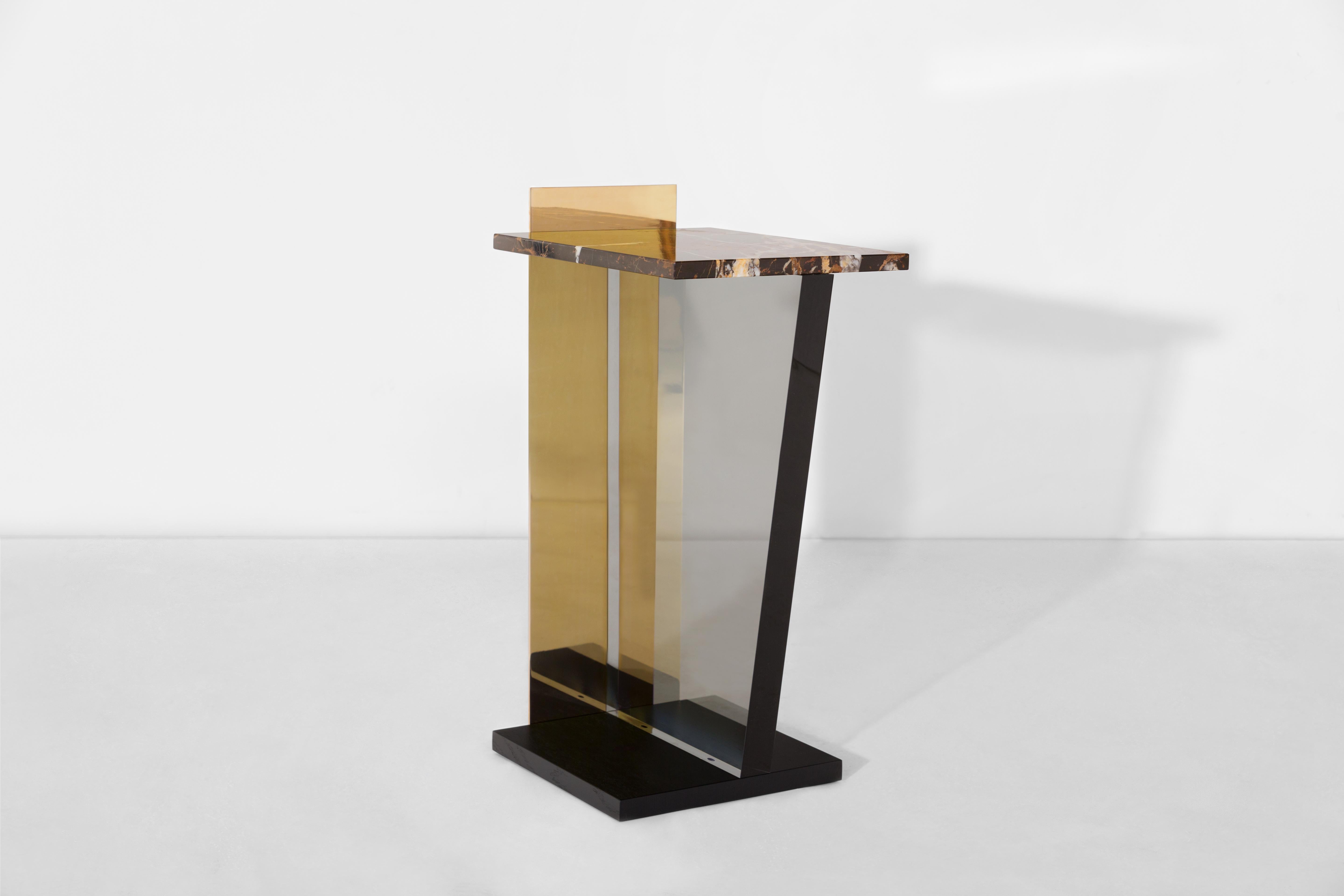The Servant is at steady disposal to lock a secret inside the thickness of its acrylic glass. The grey acrylic is firm and strong, yet transparent and seemingly fragile. It forms the unexpected connection between a marble top and an oak base. Mirror