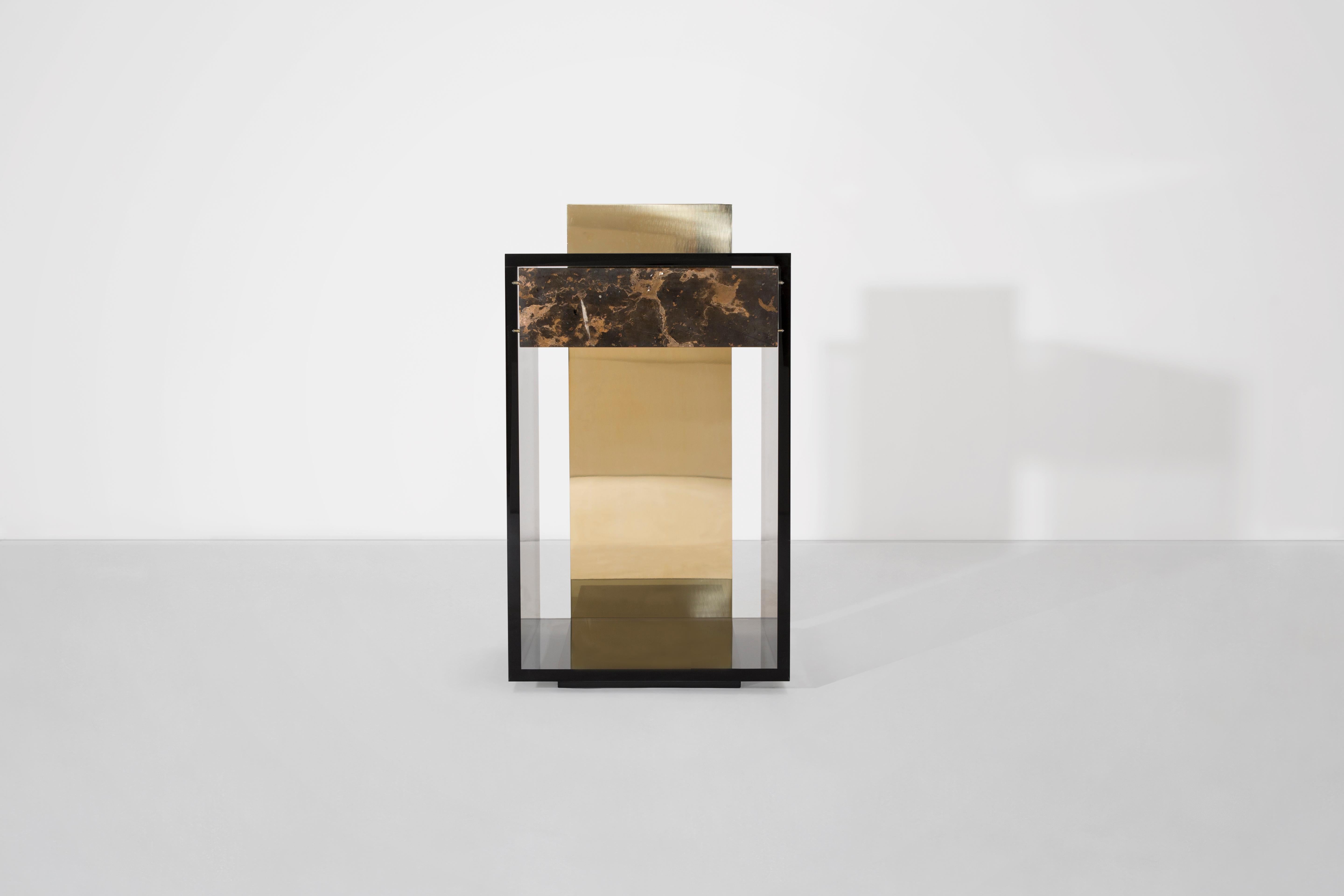 An abstracted icon that has wiped its traces, the slant is pure, saturated presence. Despite its elegant shape, it is heavy enough to withstand any change of time and weather. The marble’s mature vanity is held by a transparent acrylic frame and a