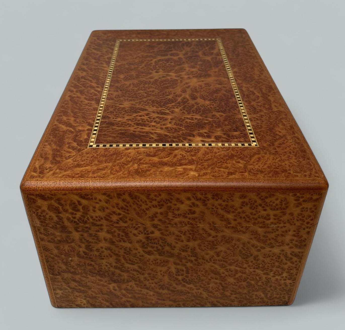 Vavona Cofre para joyas de dama irlandesa de madera de nogal burl by Manning Ireland Nuevo en venta 3