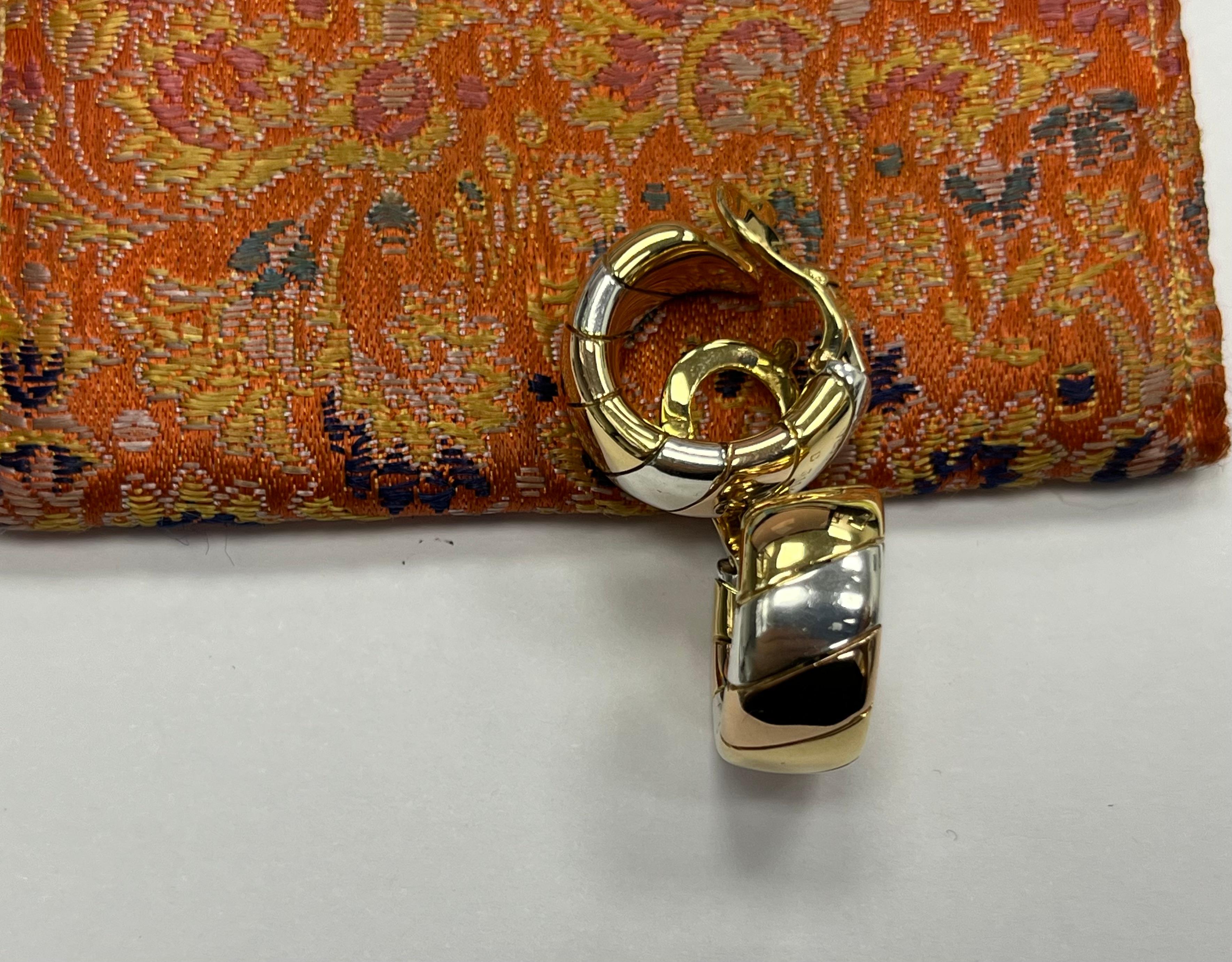VCA Ohrringe aus 18 Karat und Silber mit Creolen im Zustand „Hervorragend“ im Angebot in New York, NY
