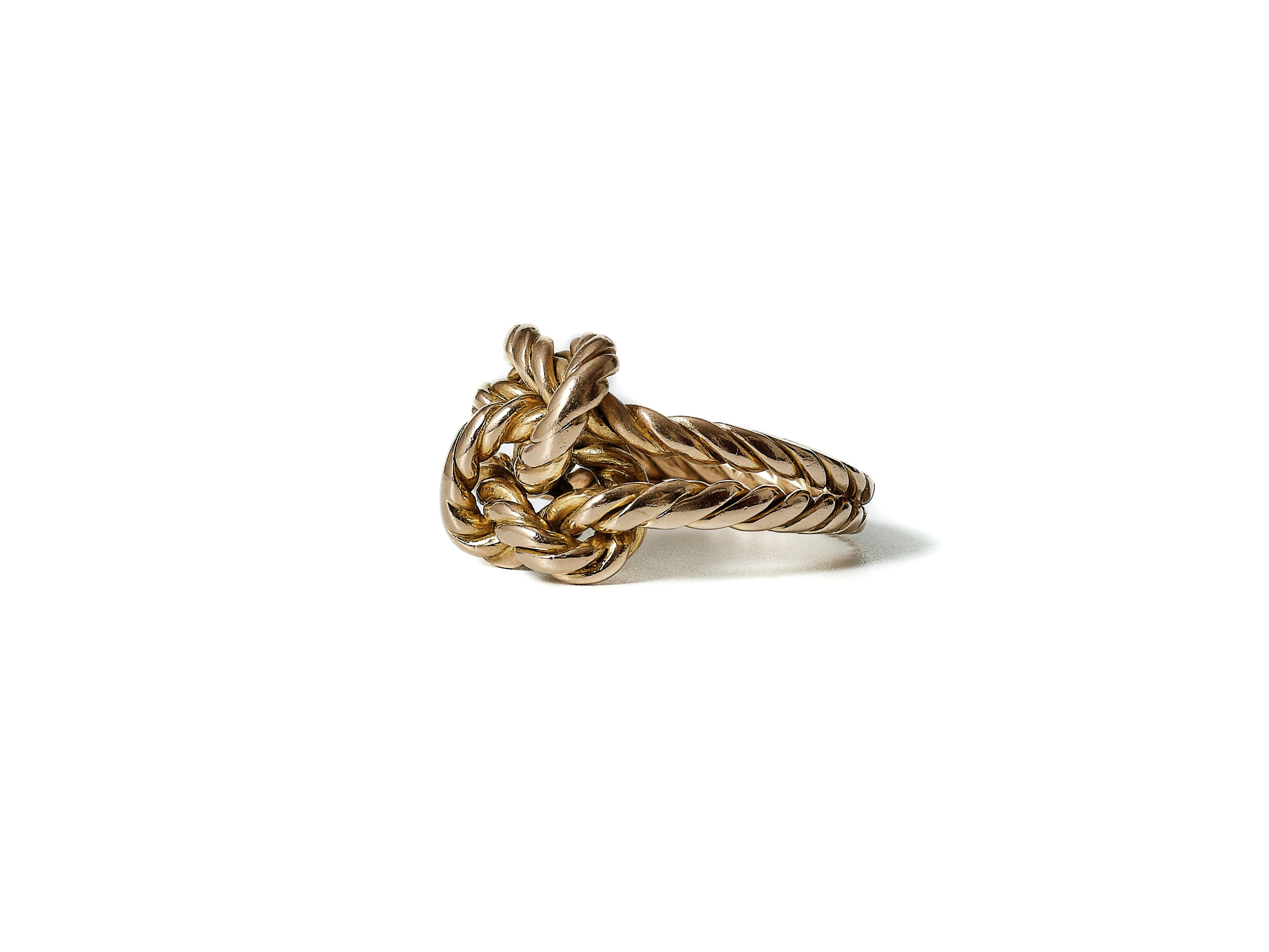 VCA 18karat gold twisted rope lovers knot ring, circa 1970 In Good Condition For Sale In Malmö, Skåne län