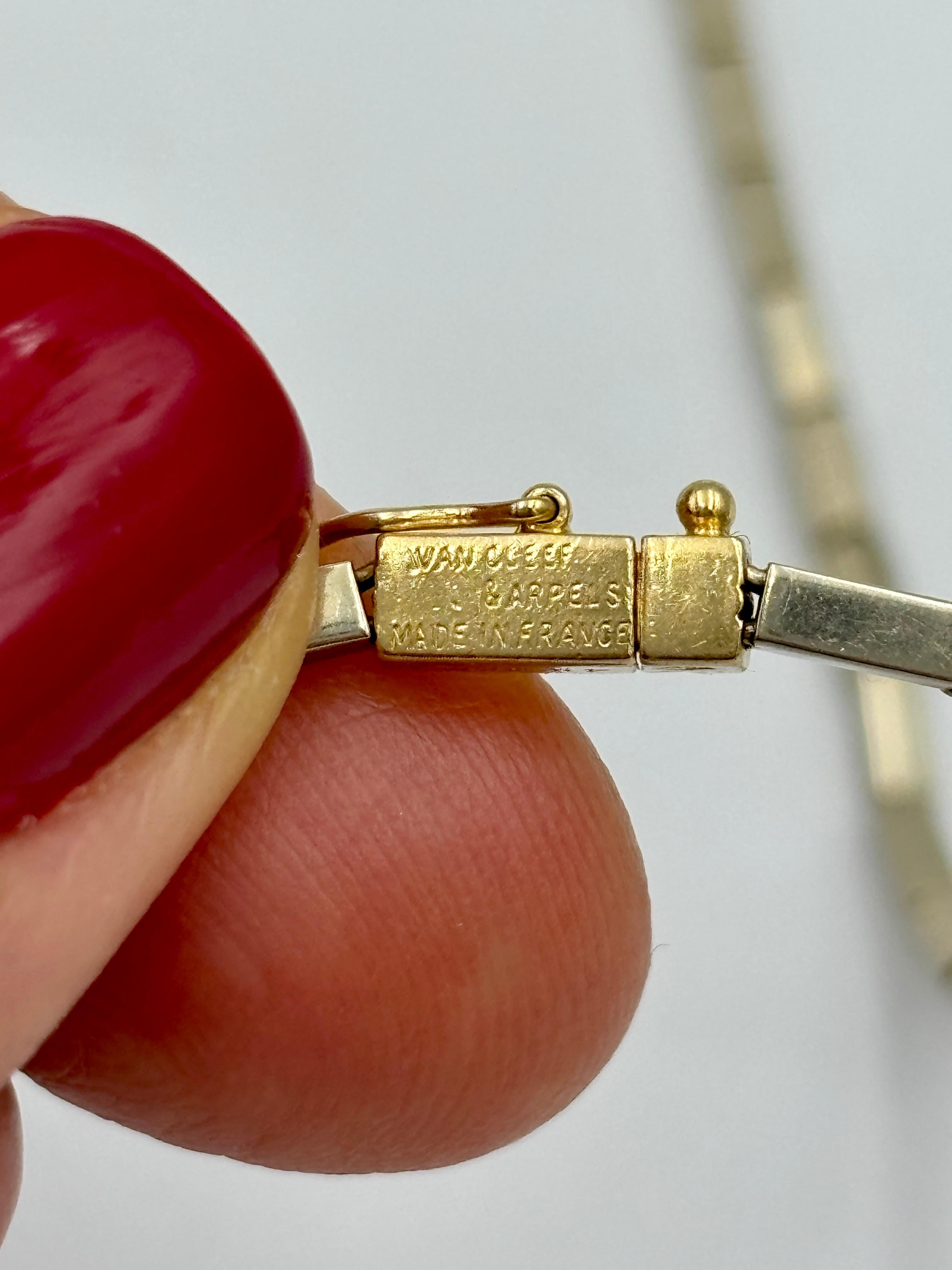 Pendente VCA 1960 Pery et Fils in oro 18k e diamanti in vendita 3