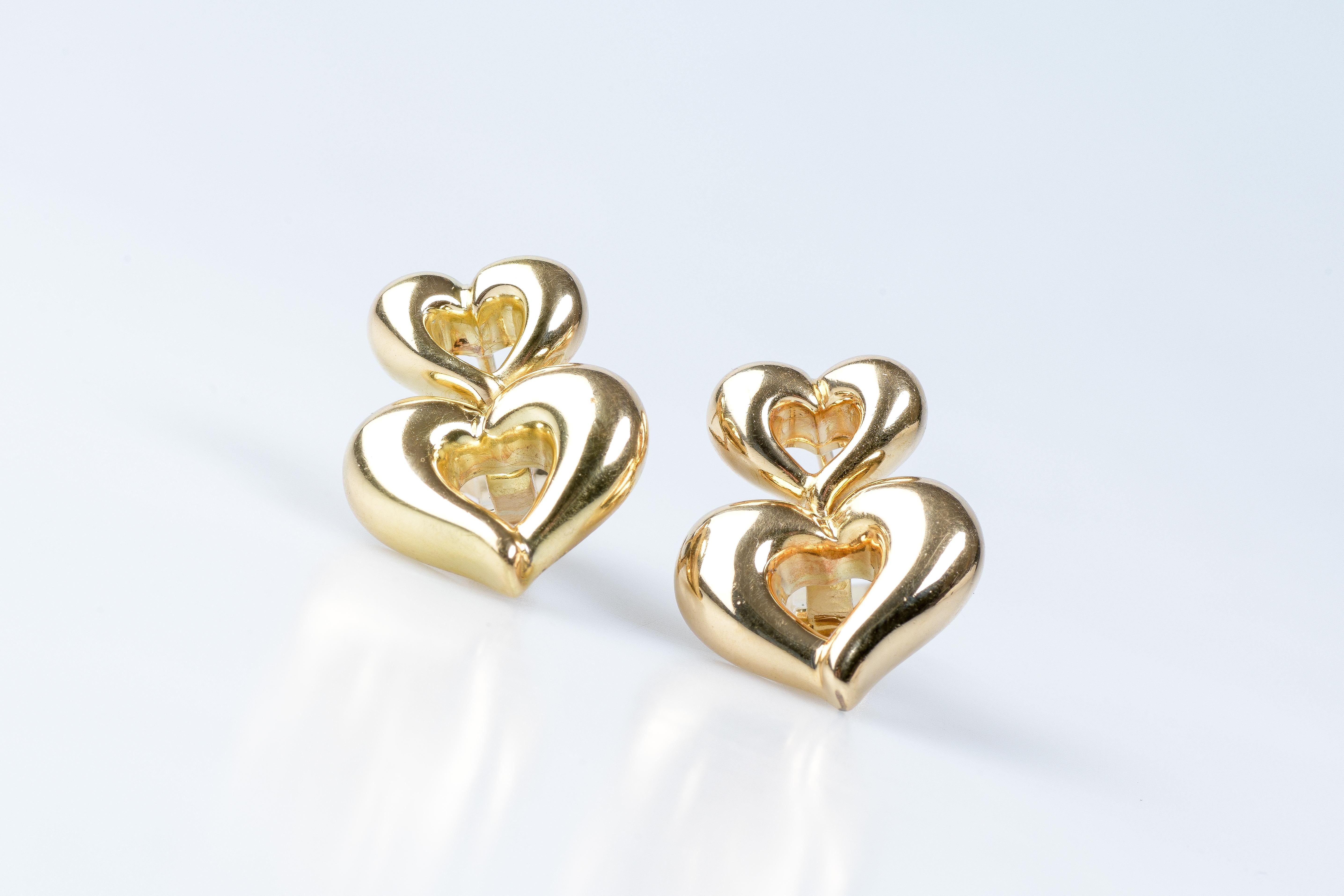 VCA Heart Shaped Earrings in 18K Gold In Excellent Condition For Sale In Monte-Carlo, MC