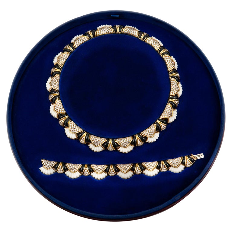 VCA Necklace and Bracelet with Diamond Coral and Onyx For Sale at 1stDibs