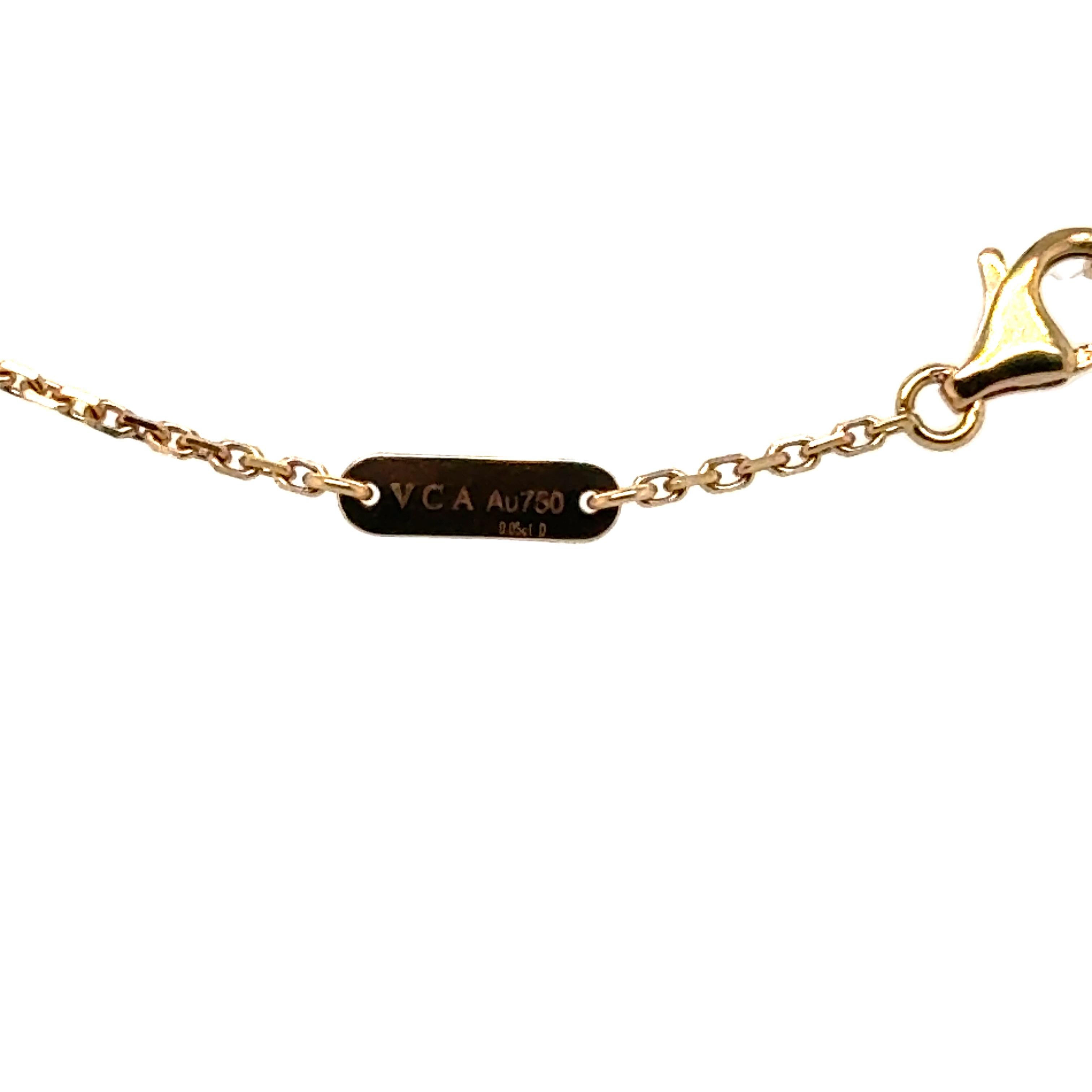 VCA - Pink Porcelaine & Diamond 2015 Limited Edition Holiday Alhambra Pendant In Excellent Condition In New York, NY