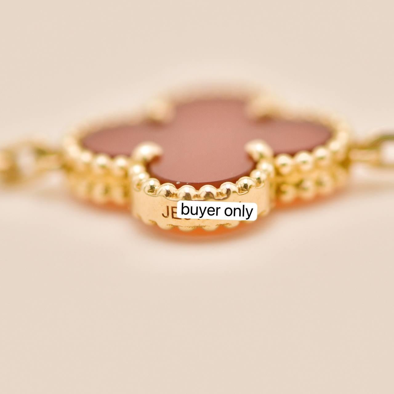 VCA Selfridges Limited Edition Vintage Alhambra Carnelian Hammered Bracelet en vente 4