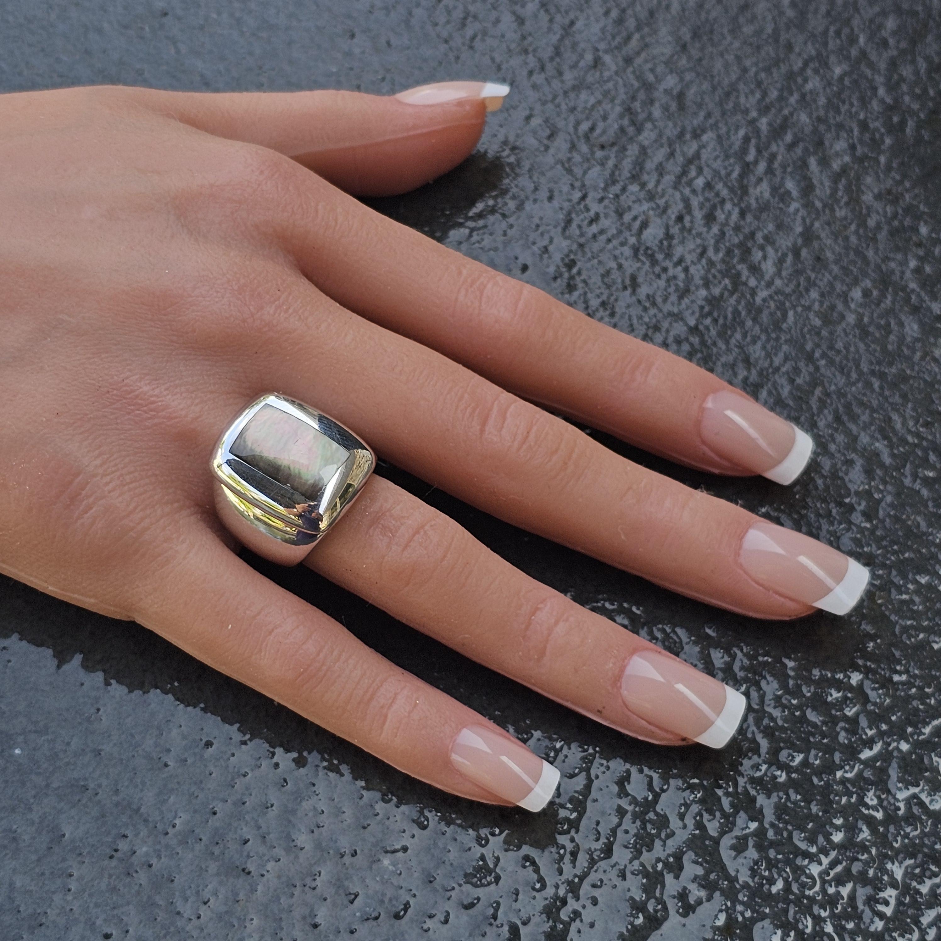 VCA Van Cleef & Arpels Bague incrustée de gris de Babylone Or blanc 18k 52 6.25 23.3g en vente 2