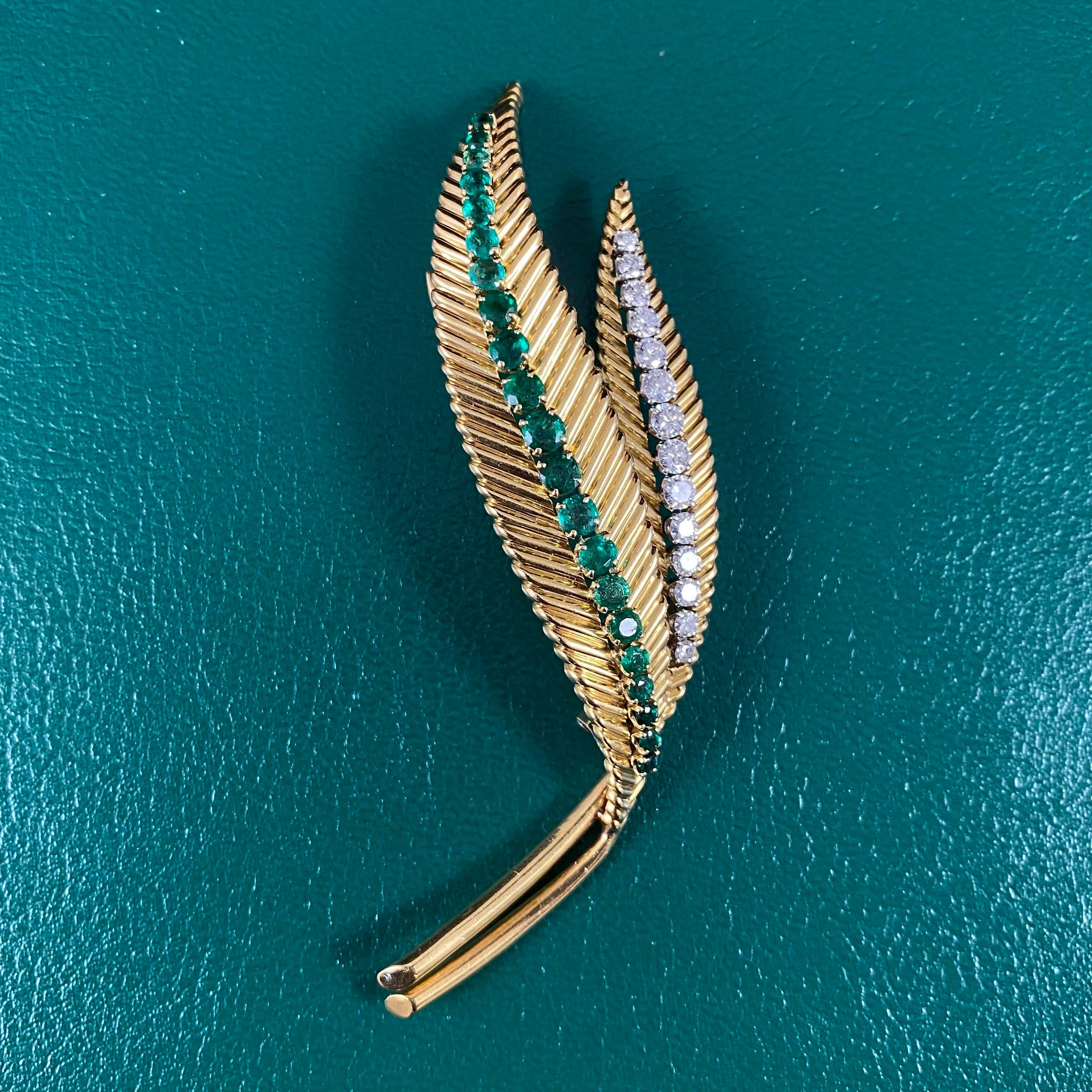 VCA Van Cleef & Arpels Diamond Emerald Leaf Brooch Pin Yellow Gold 1960s-1970s 10