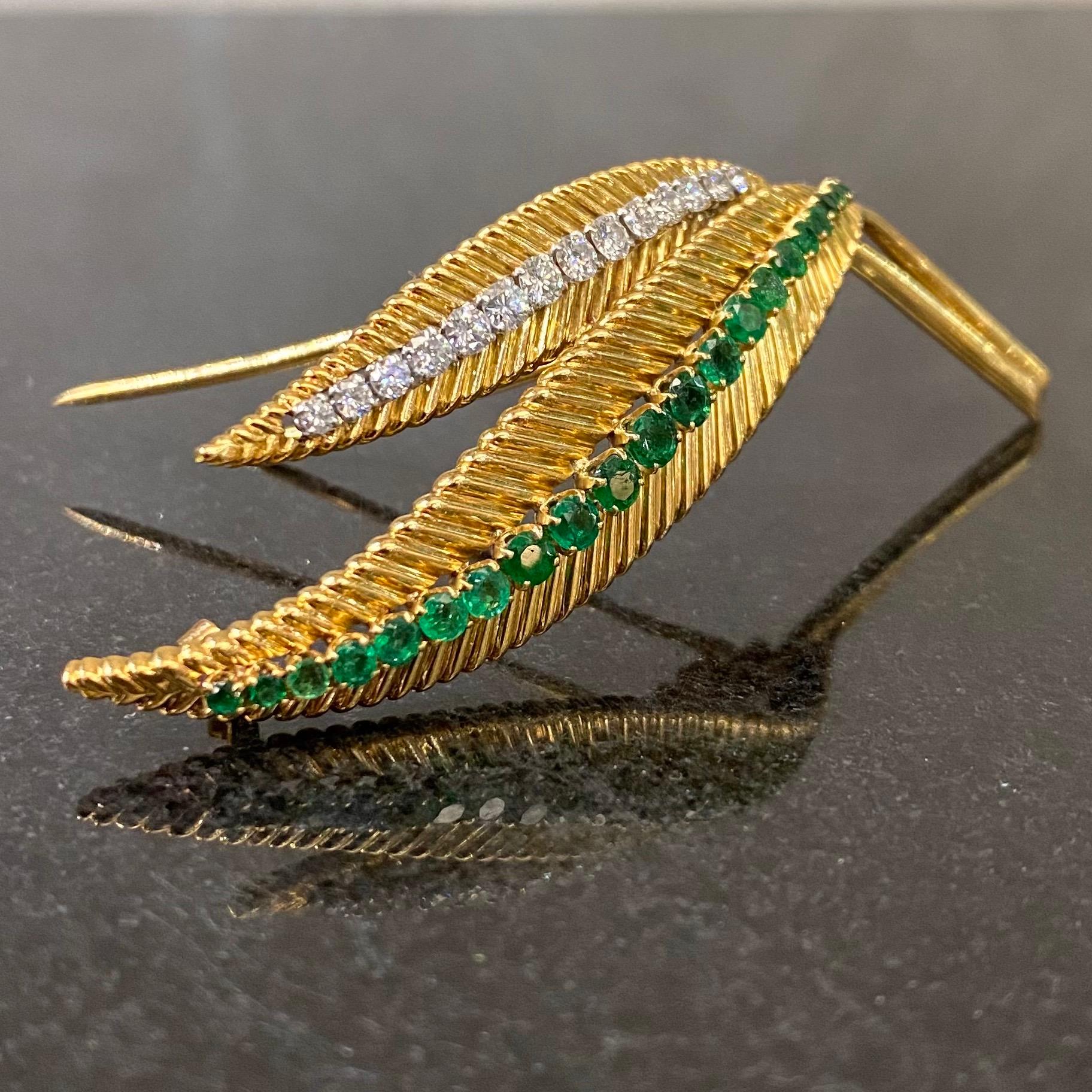 Modern VCA Van Cleef & Arpels Diamond Emerald Leaf Brooch Pin Yellow Gold 1960s-1970s