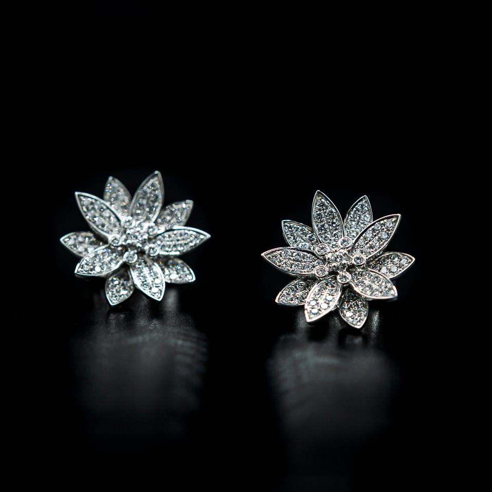 Boucles d'oreilles Lotus Diamond VCA Van Cleef & Arpels en or blanc New York Box Papers en vente 10