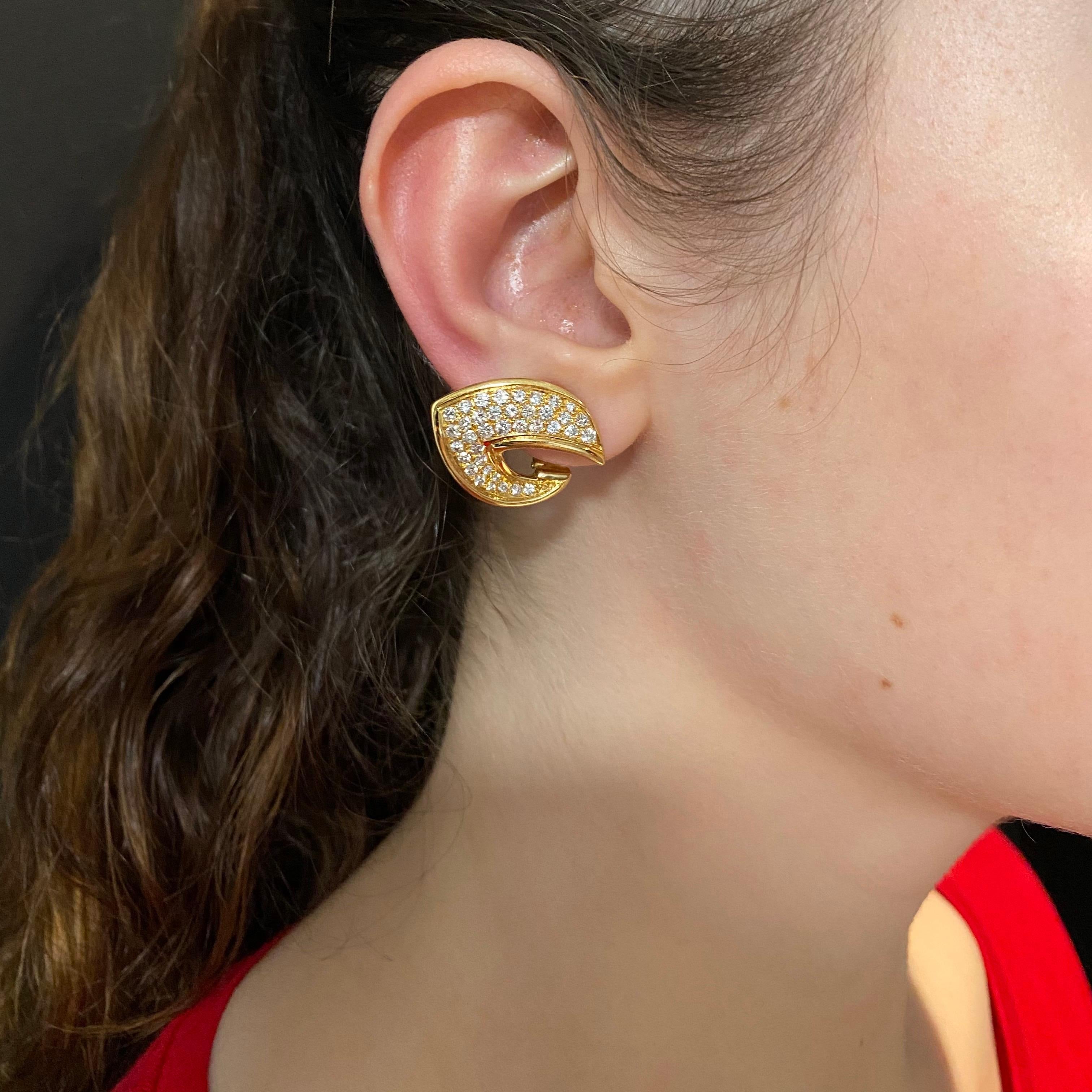 Modern VCA Van Cleef & Arpels Vintage Diamond Leaf Earrings Yellow Gold, French, 1970s For Sale