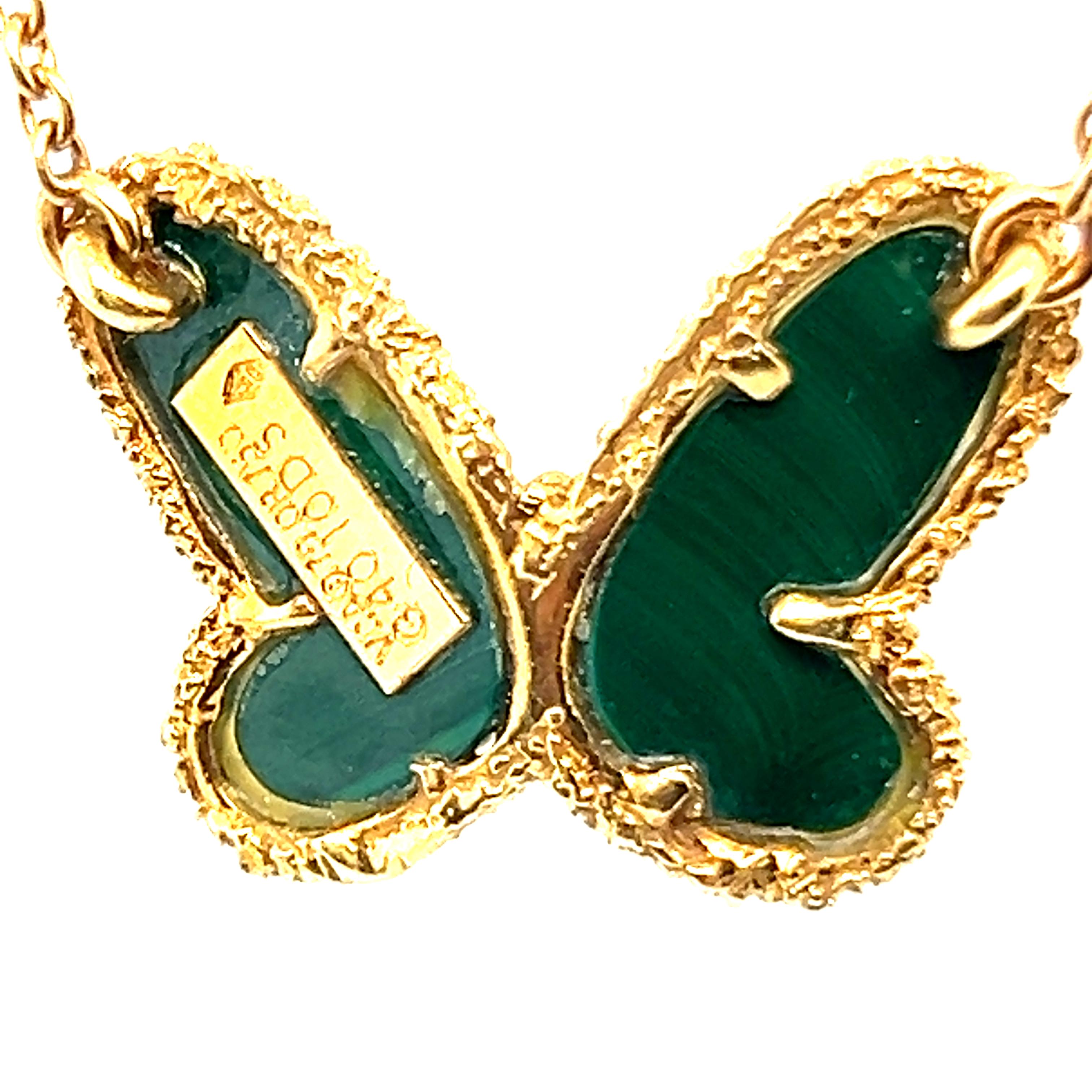 VCA Vintage Alhambra Pendant Necklace with Malachite & Diamonds in 18 Karat Gold For Sale 4