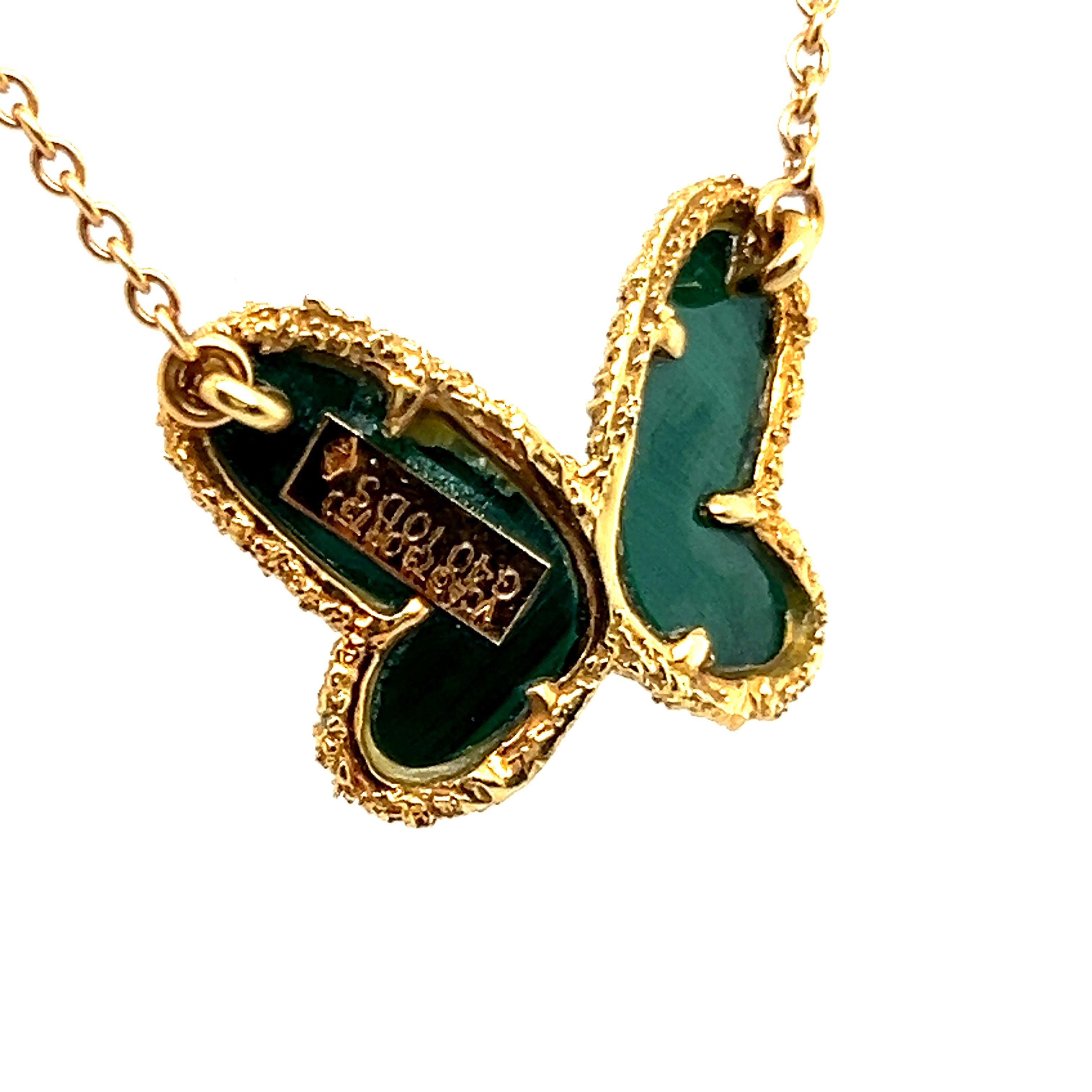VCA Vintage Alhambra Pendant Necklace with Malachite & Diamonds in 18 Karat Gold For Sale 5
