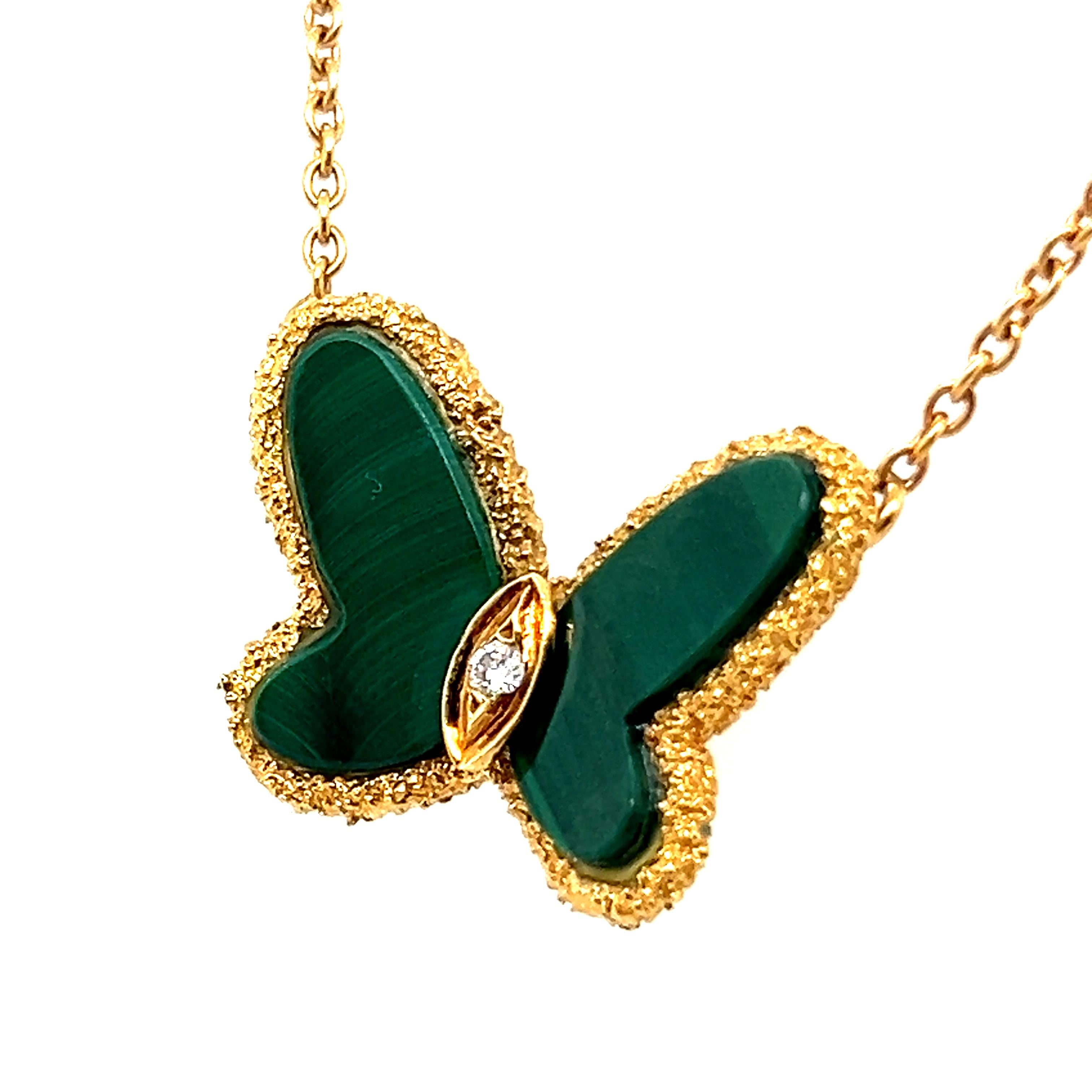 Brilliant Cut VCA Vintage Alhambra Pendant Necklace with Malachite & Diamonds in 18 Karat Gold For Sale