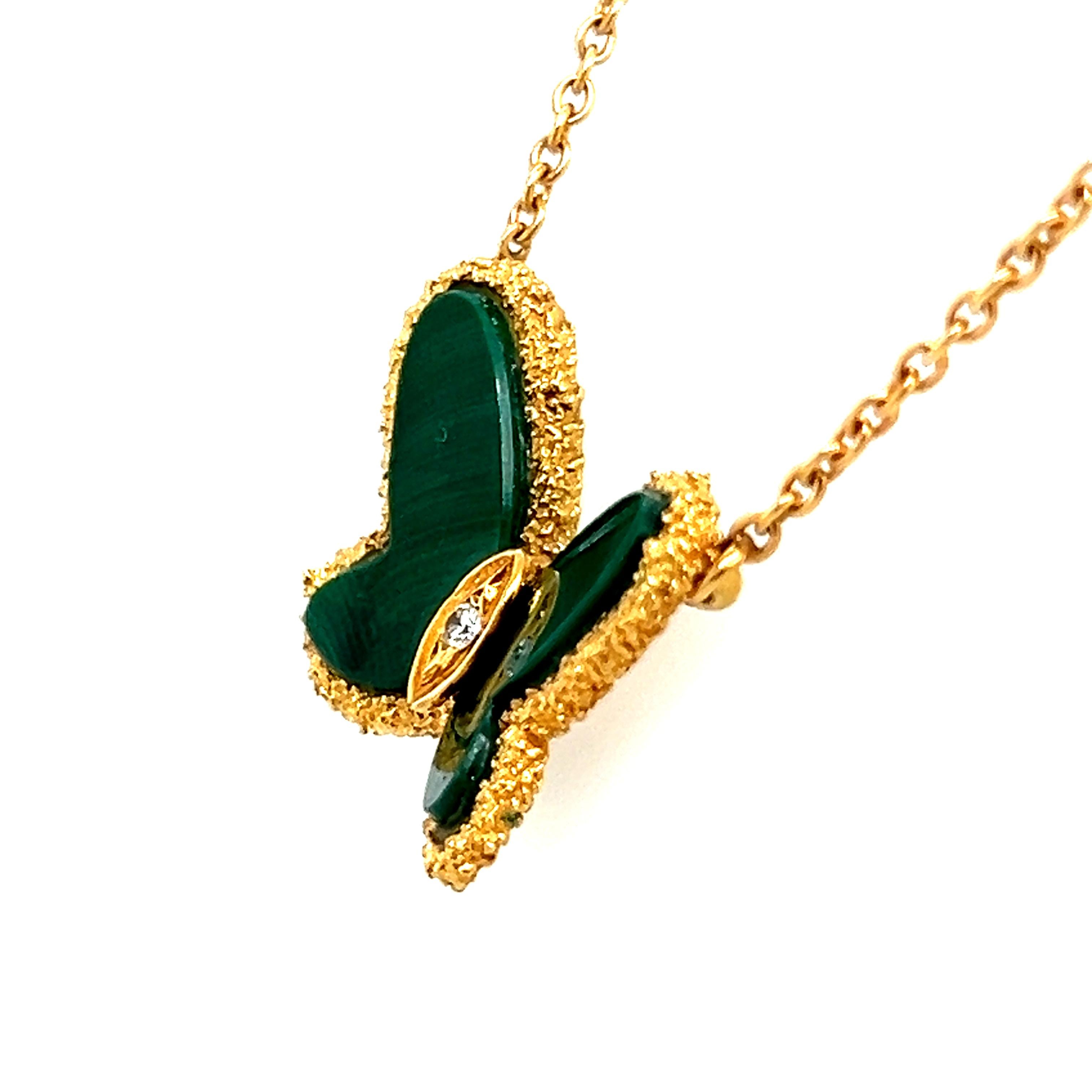 VCA Vintage Alhambra Pendant Necklace with Malachite & Diamonds in 18 Karat Gold In Good Condition For Sale In Lucerne, CH