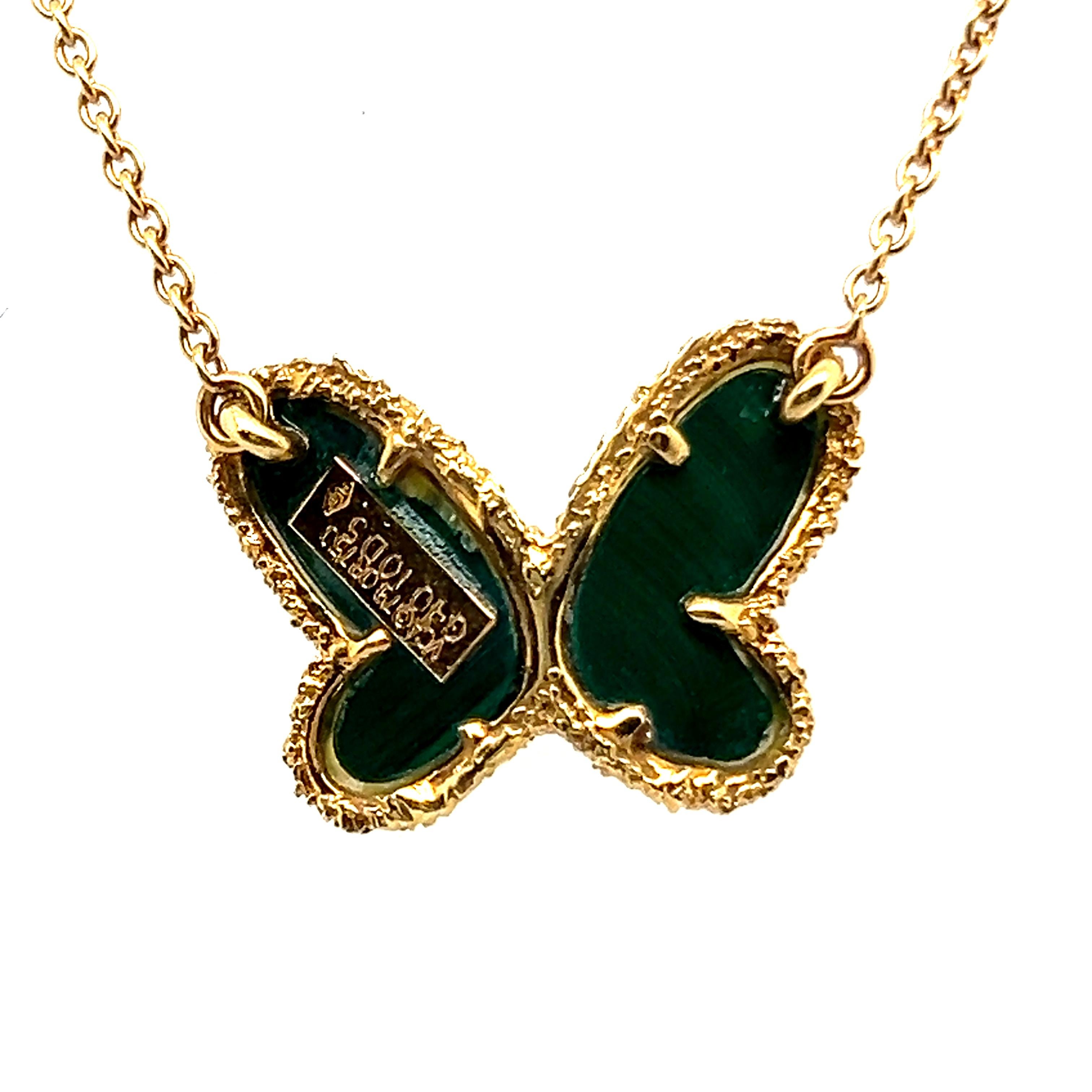 VCA Vintage Alhambra Pendant Necklace with Malachite & Diamonds in 18 Karat Gold For Sale 3
