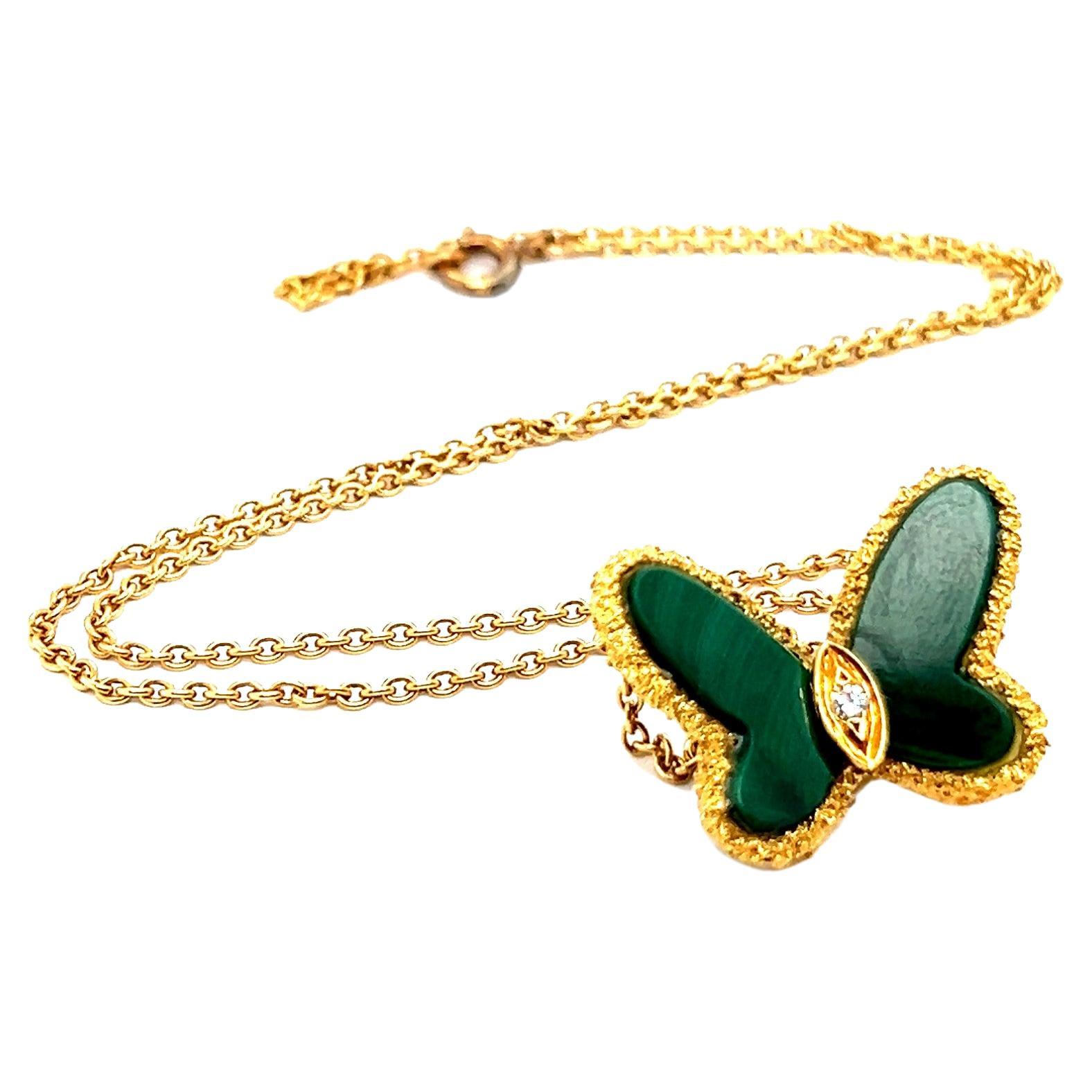 VCA Vintage Alhambra Pendant Necklace with Malachite & Diamonds in 18 Karat Gold For Sale