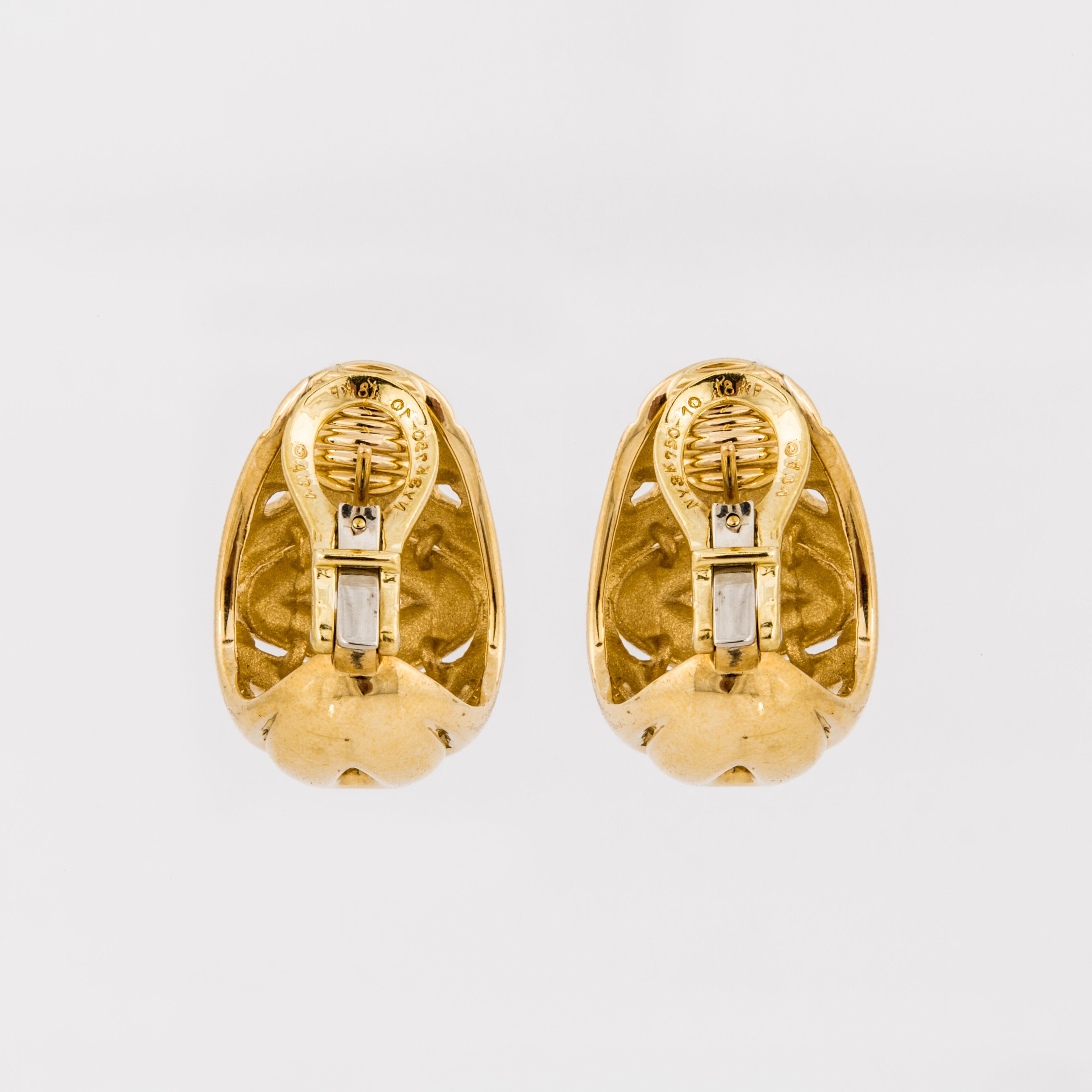 Van Cleef & Arpels Swirl Earrings in 18K Gold In Good Condition For Sale In Houston, TX