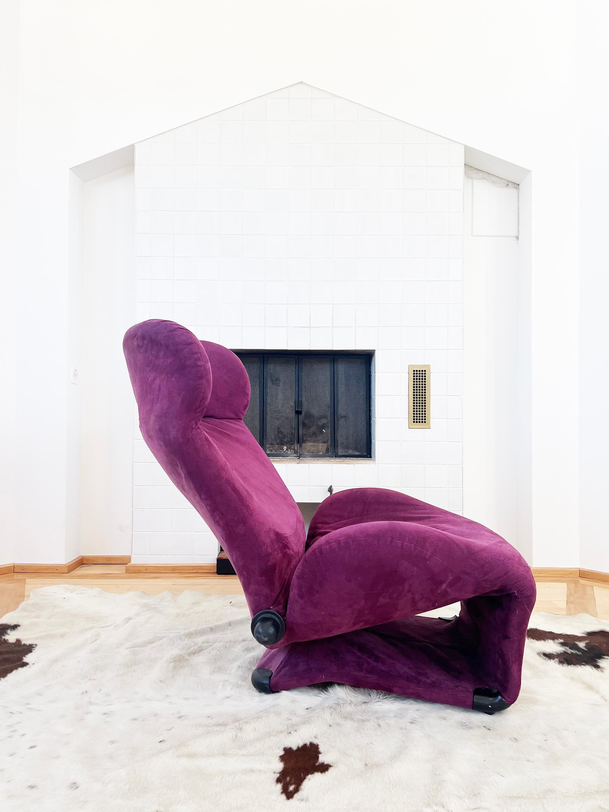 V.Cool Purple Suede Cassina 111 Wink Chaise Lounge by Toshiyuki Kita Japan Italy In Good Condition For Sale In Basel, BS