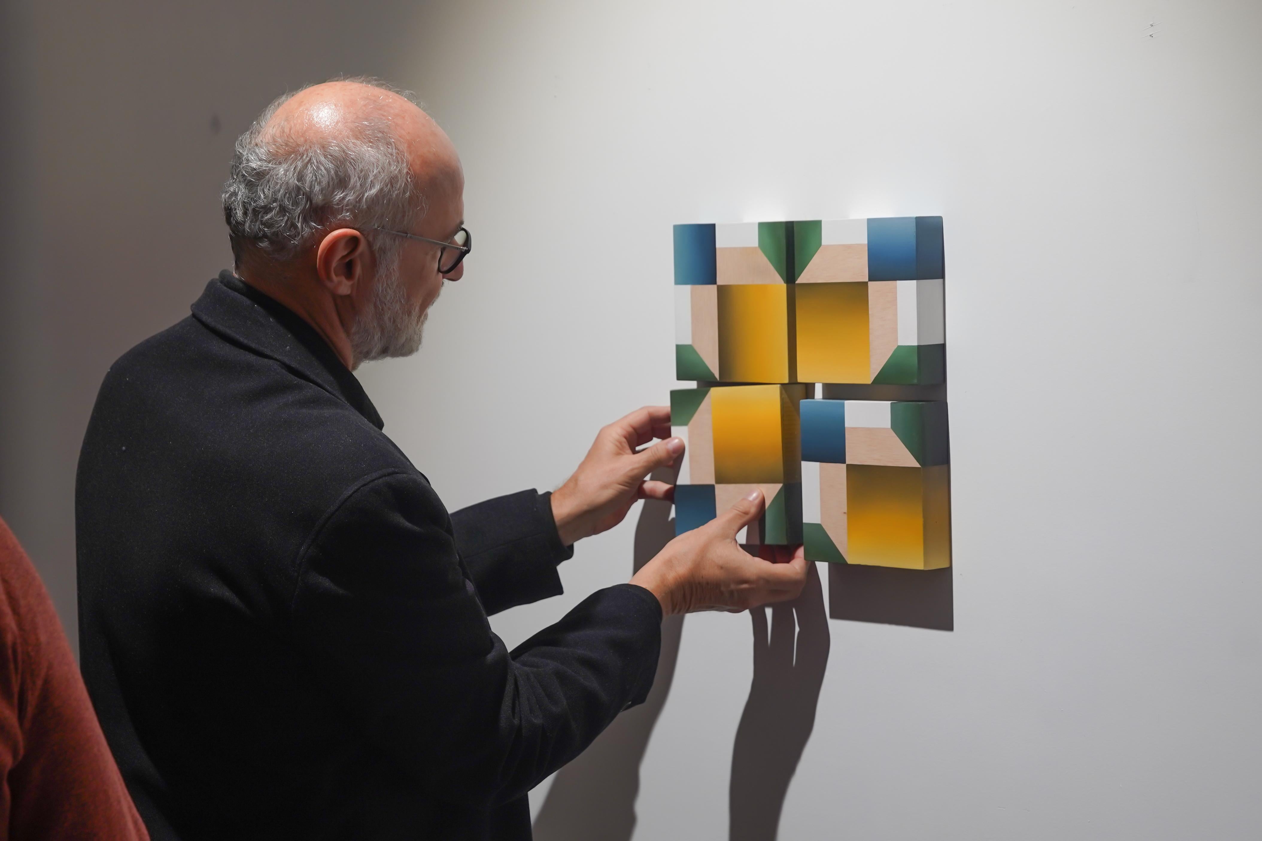 Geometric-Kaleidoscopic 1 - 21e siècle, peinture à l'huile, abstraction géométrique - Beige Abstract Painting par Víctor Pérez-Porro