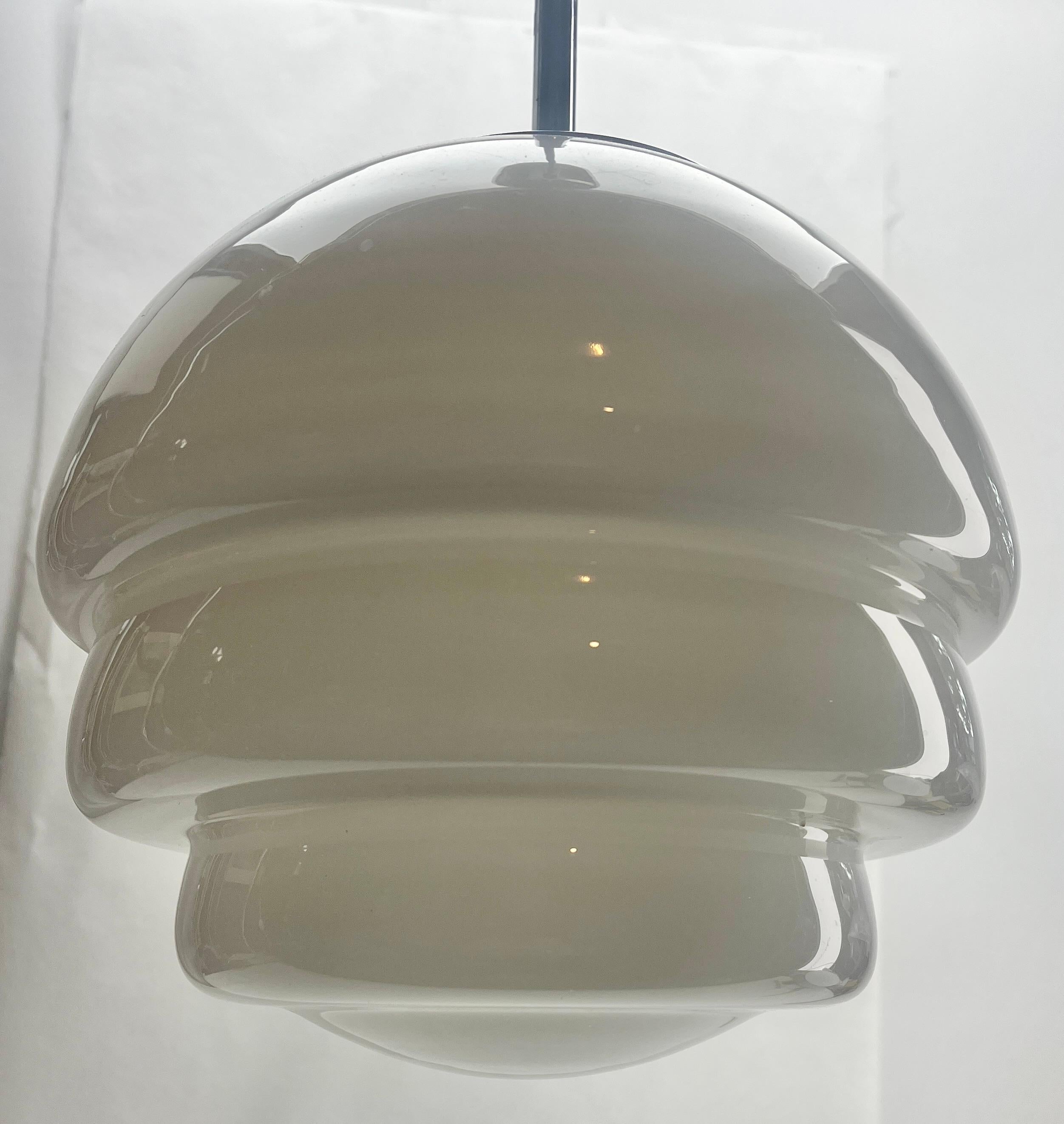 Lampe suspendue VDE Allemagne avec un abat-jour opalin et des fixations chromées, années 1950 en vente 5