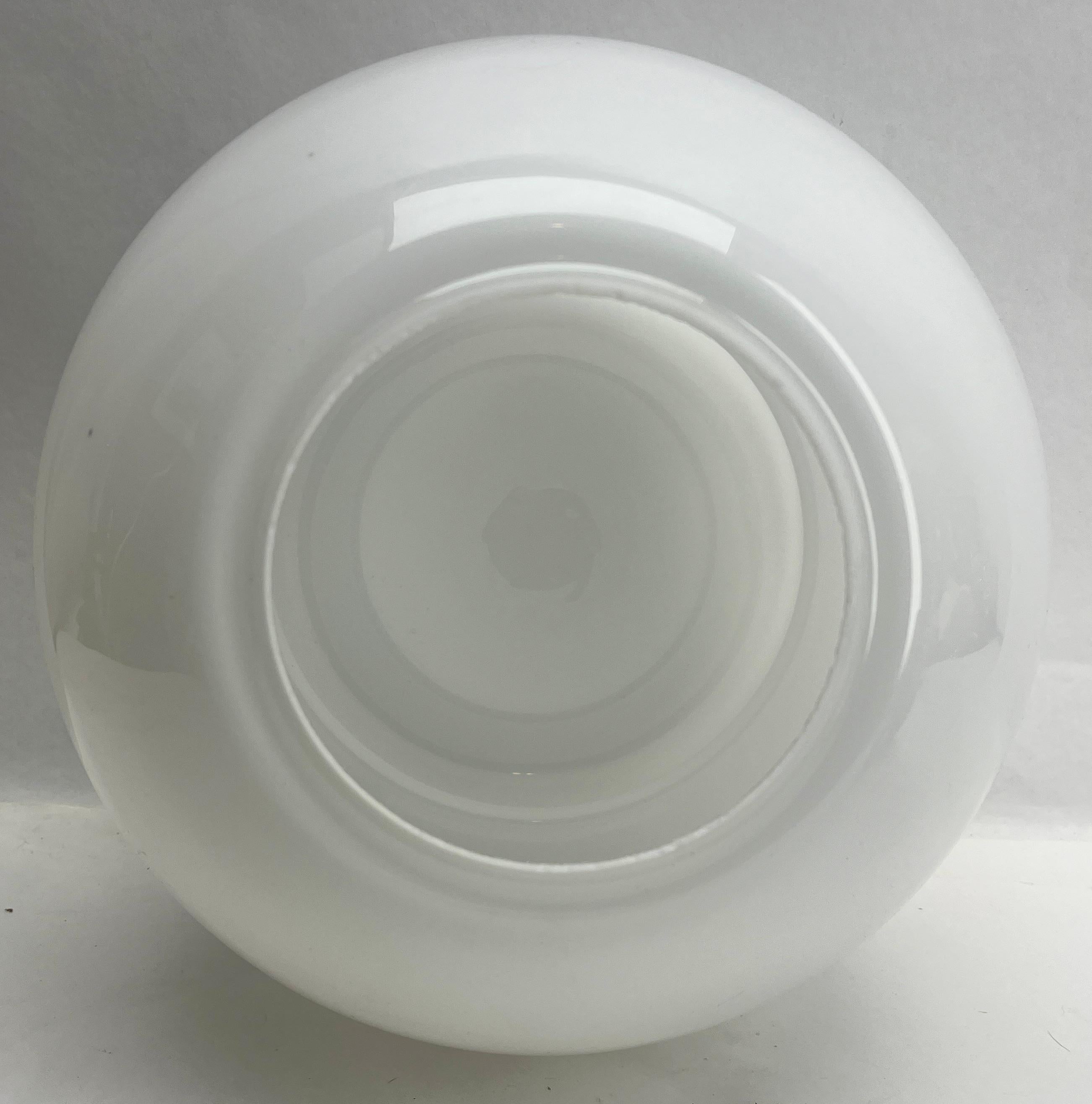 Lampe suspendue VDE Allemagne avec un abat-jour opalin et des fixations chromées, années 1950 en vente 6