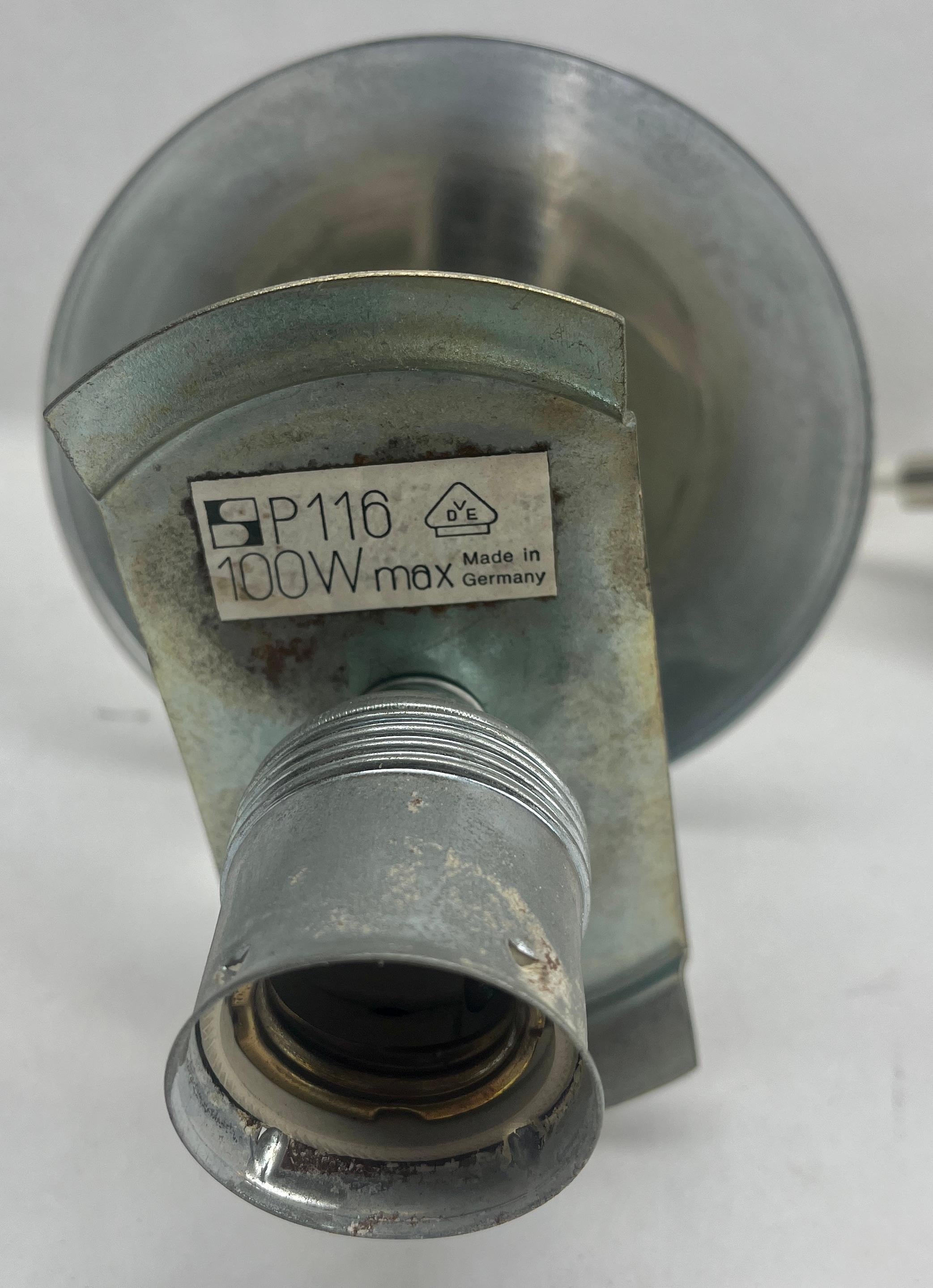 Lampe suspendue VDE Allemagne avec un abat-jour opalin et des fixations chromées, années 1950 en vente 8