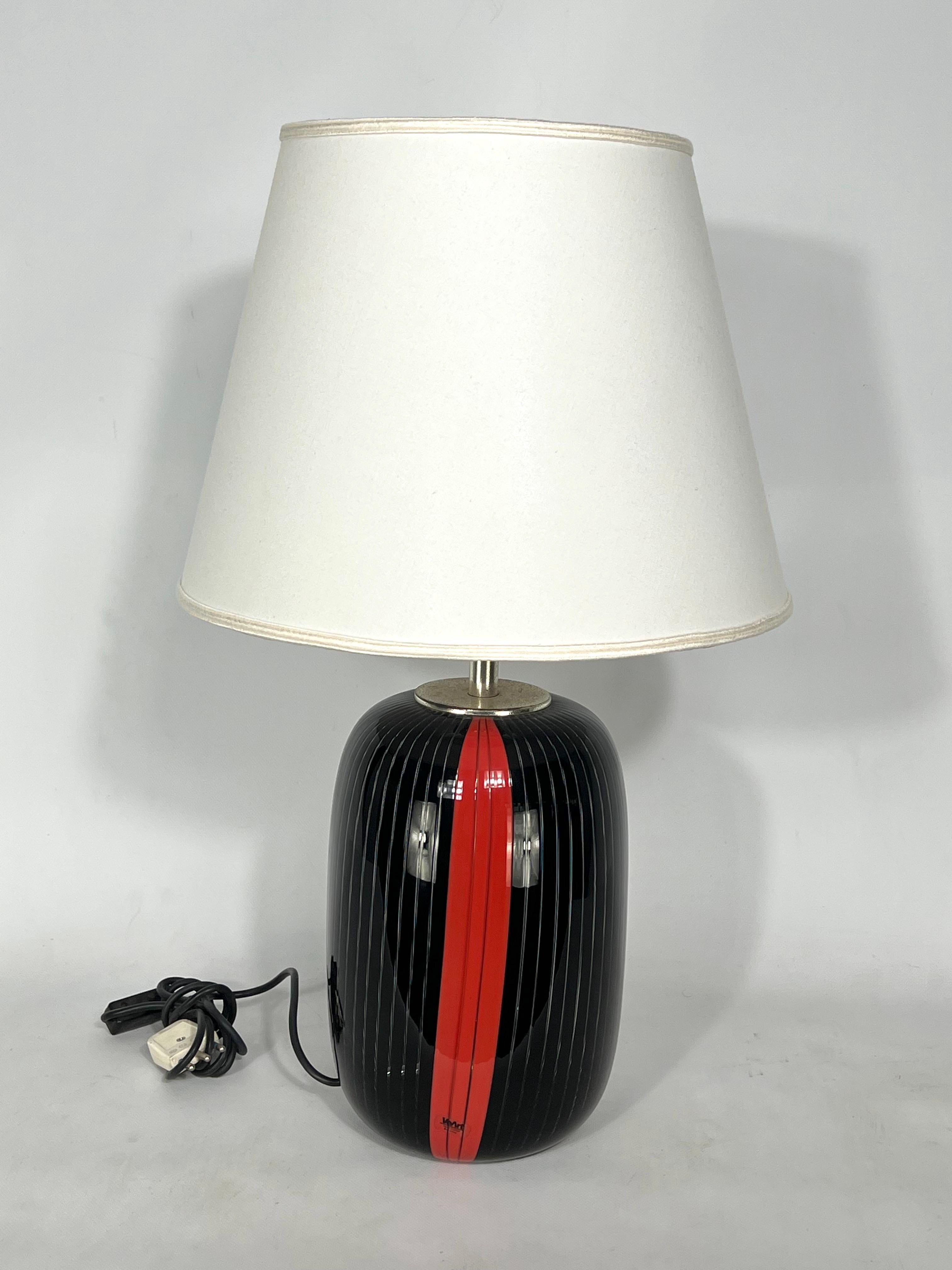 VeArt, lampe de table en verre de Murano noir et rouge des années 70. Étiqueté en vente 3