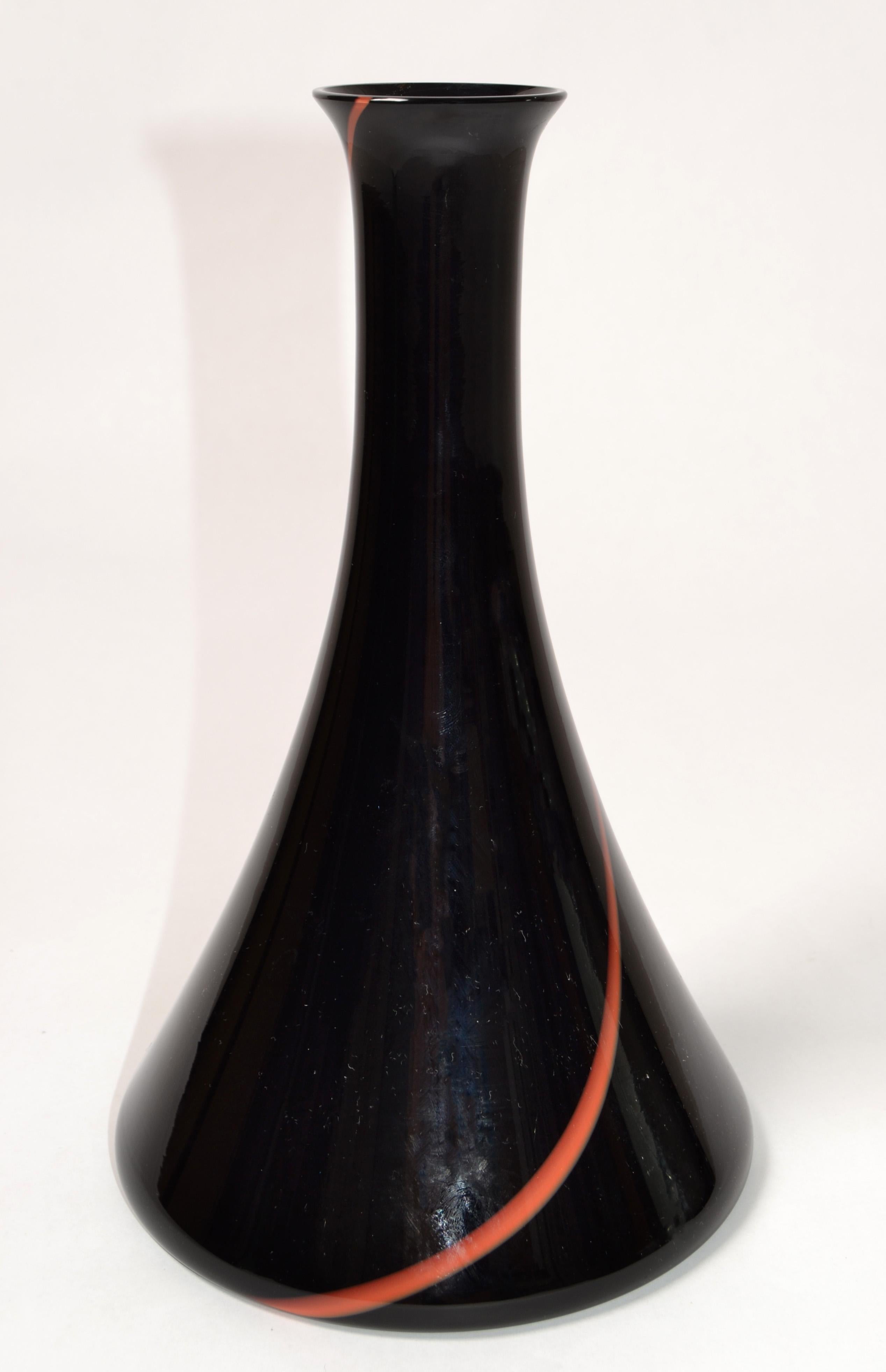 VeArt Italy, Mid-Century Modern swirl red and black Murano Art Glass vase in a tall cone round vessel shape.
Marked at the Top with a silver foil label and engraved at the base, Veart Venice.
The opening measures 1.5 inches in diameter.
A minimalism