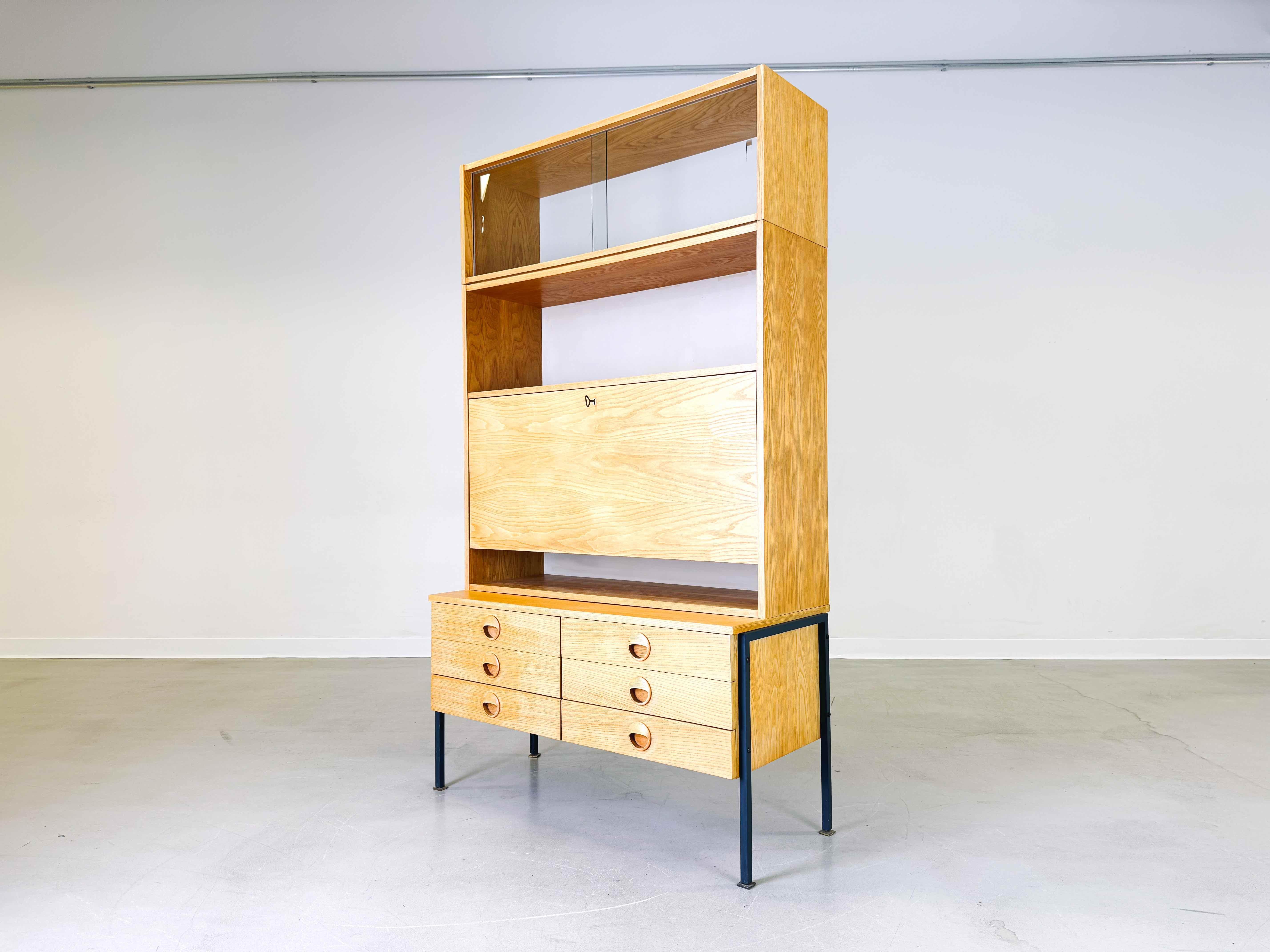 VEB DW Hellerau Mid Century Bücherregal Joachim Nebelung 1960 Regal (Moderne der Mitte des Jahrhunderts) im Angebot